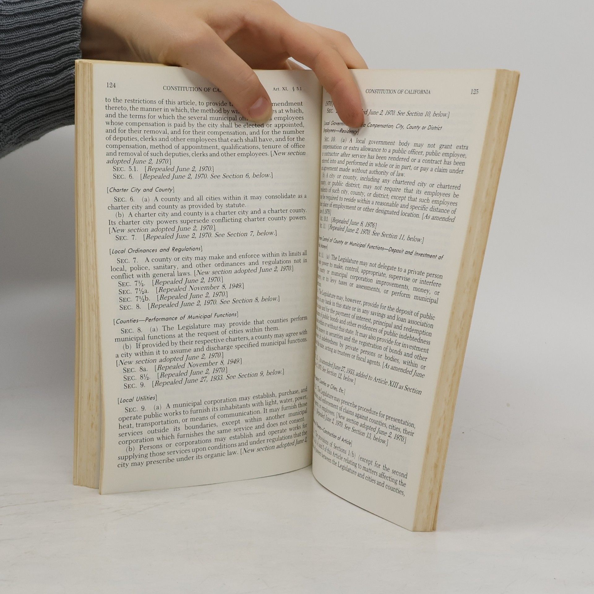 Various authors Constitution of the United States. Constitution of the State of California