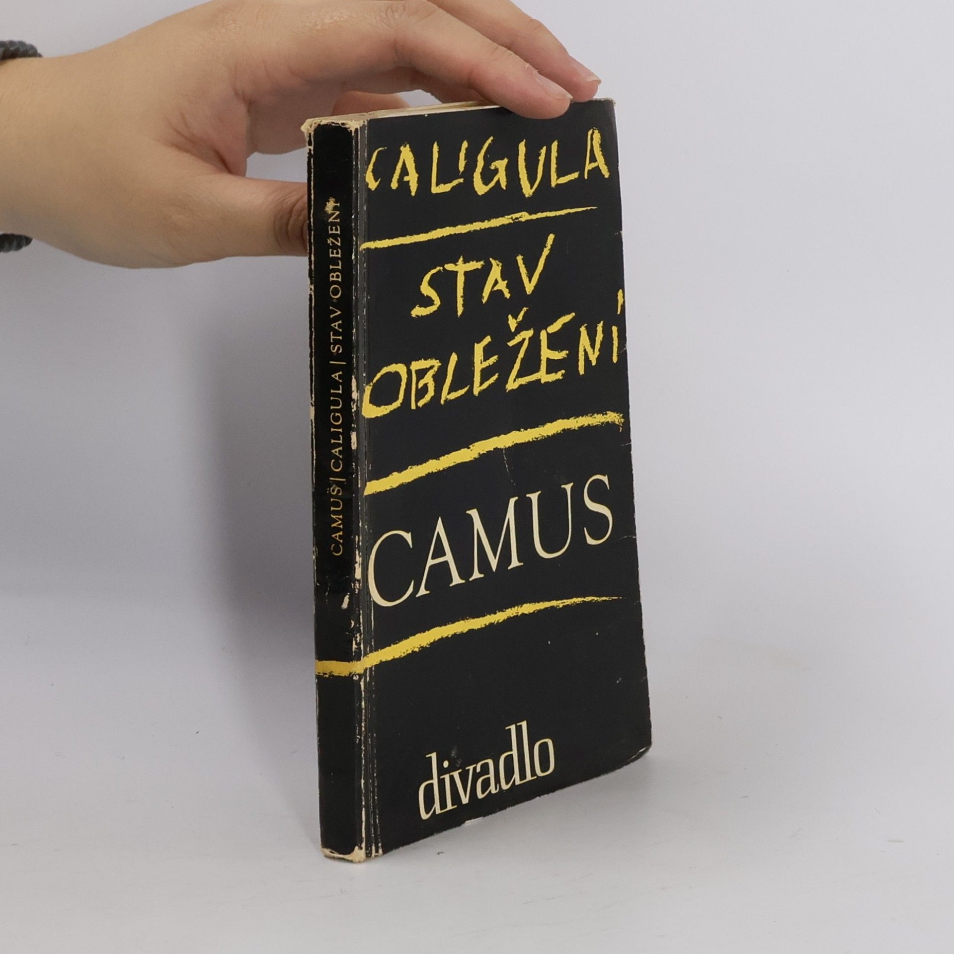 Alena Šabatková Caligula. Stav obležení