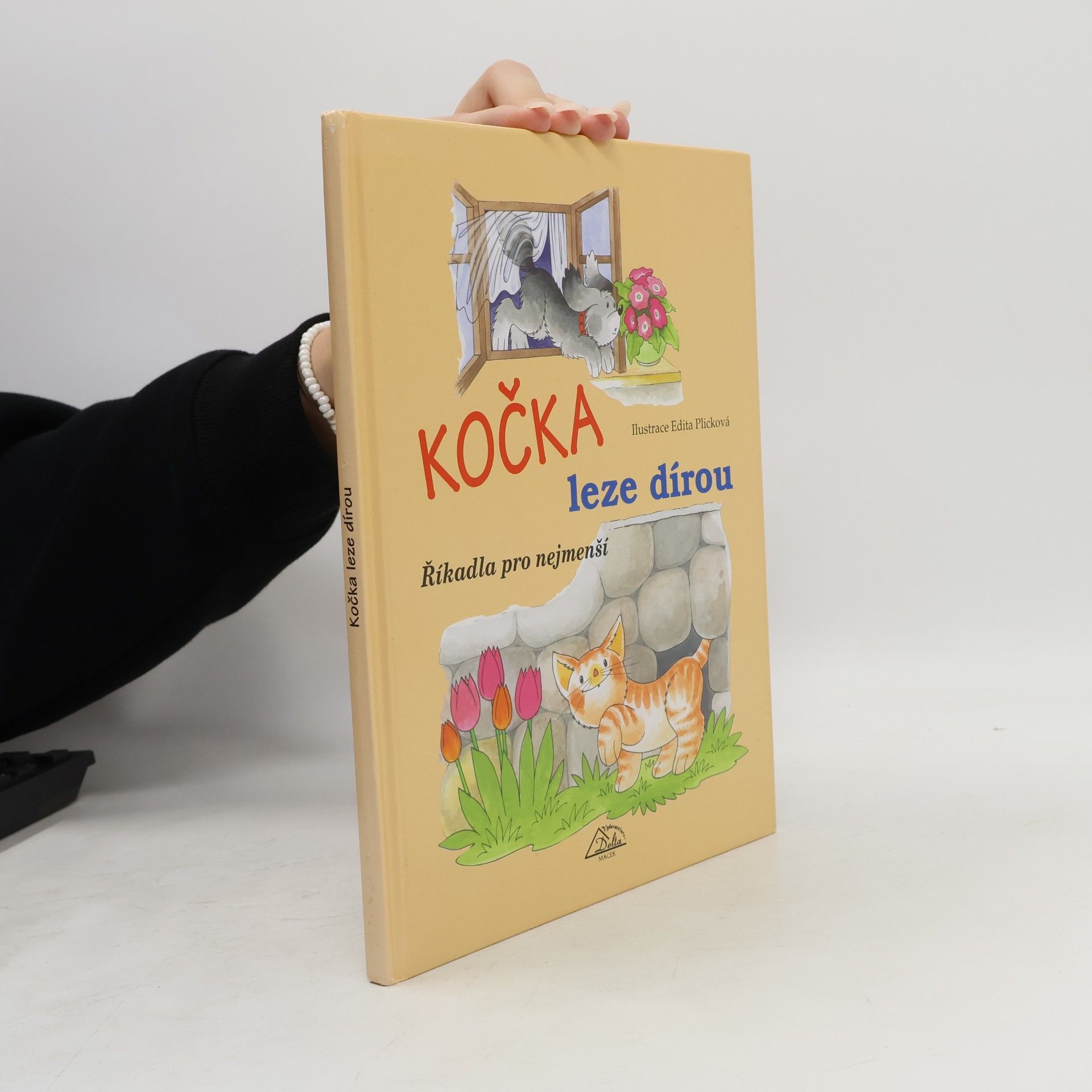 Edita Plicková Kočka leze dírou : říkadla pro nejmenší