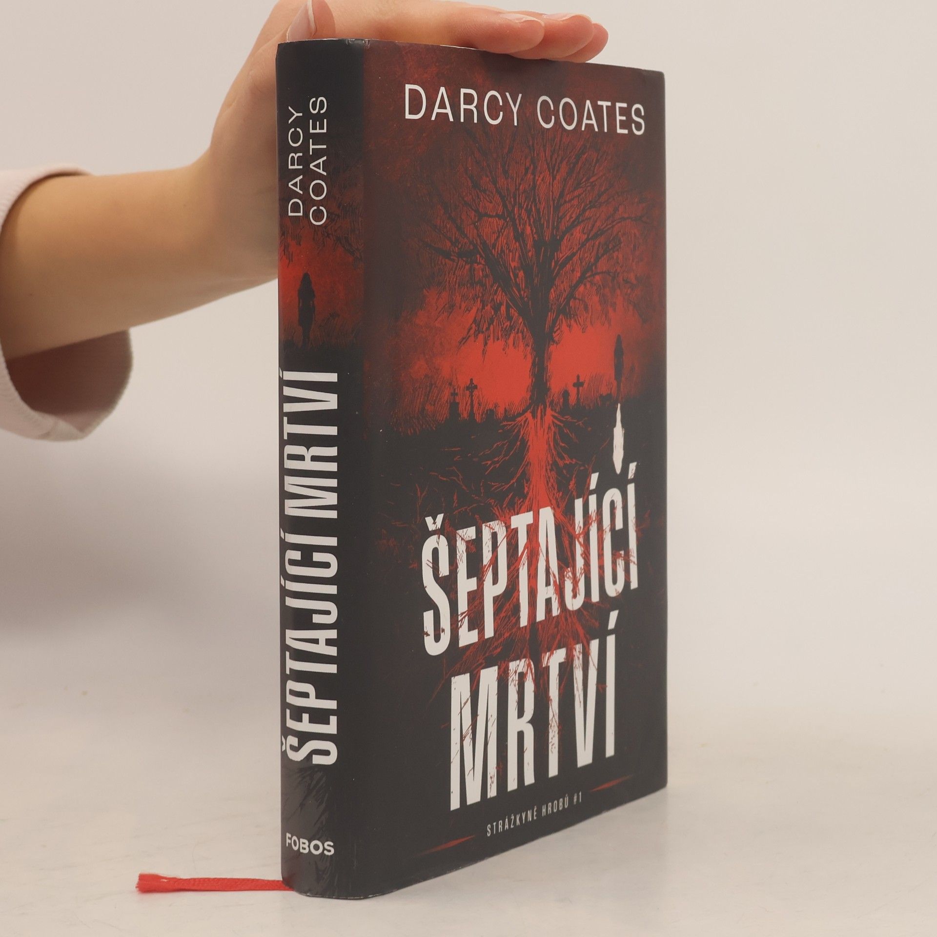 Darcy Coates Šeptající mrtví
