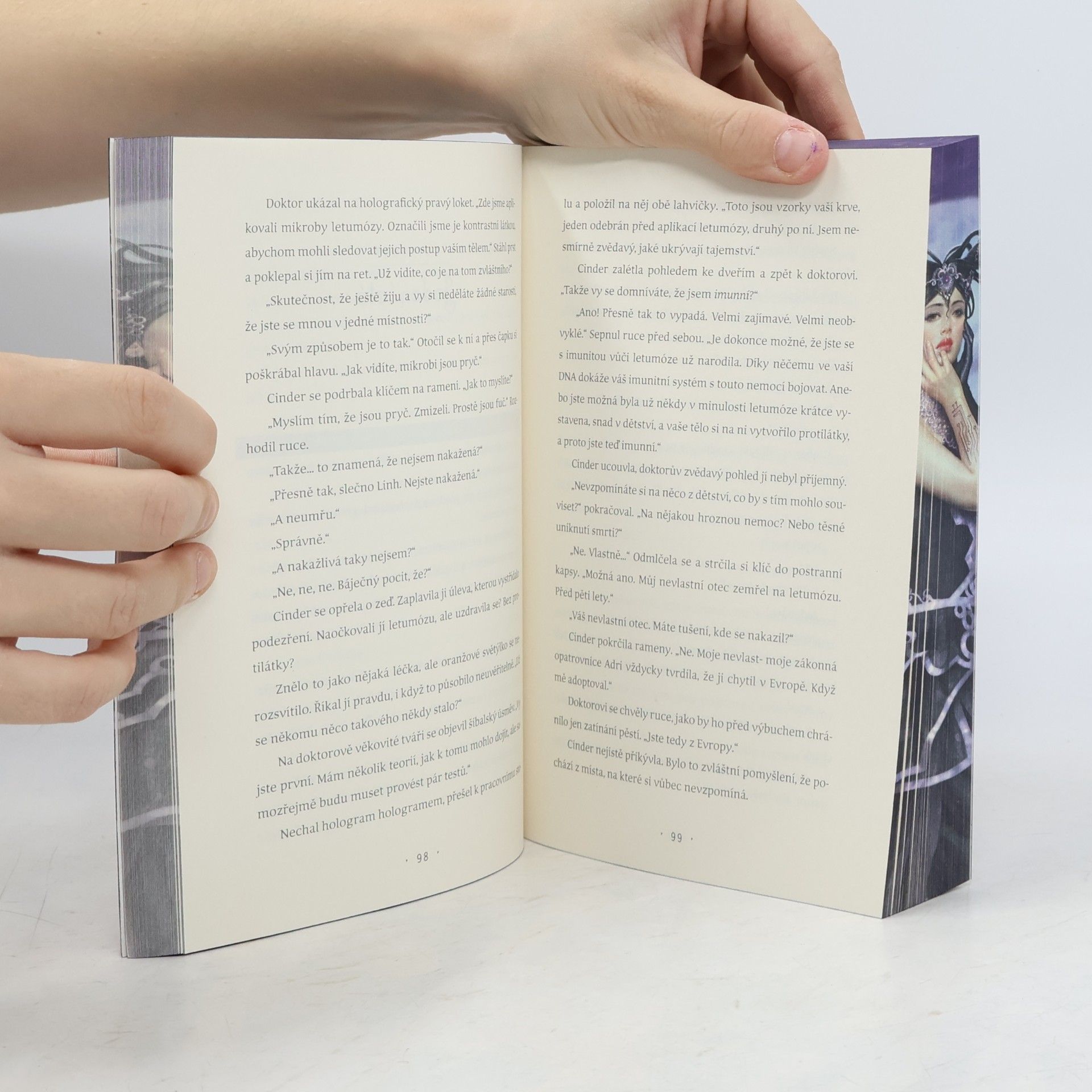 Marissa Meyer Cinder. Měsíční kroniky