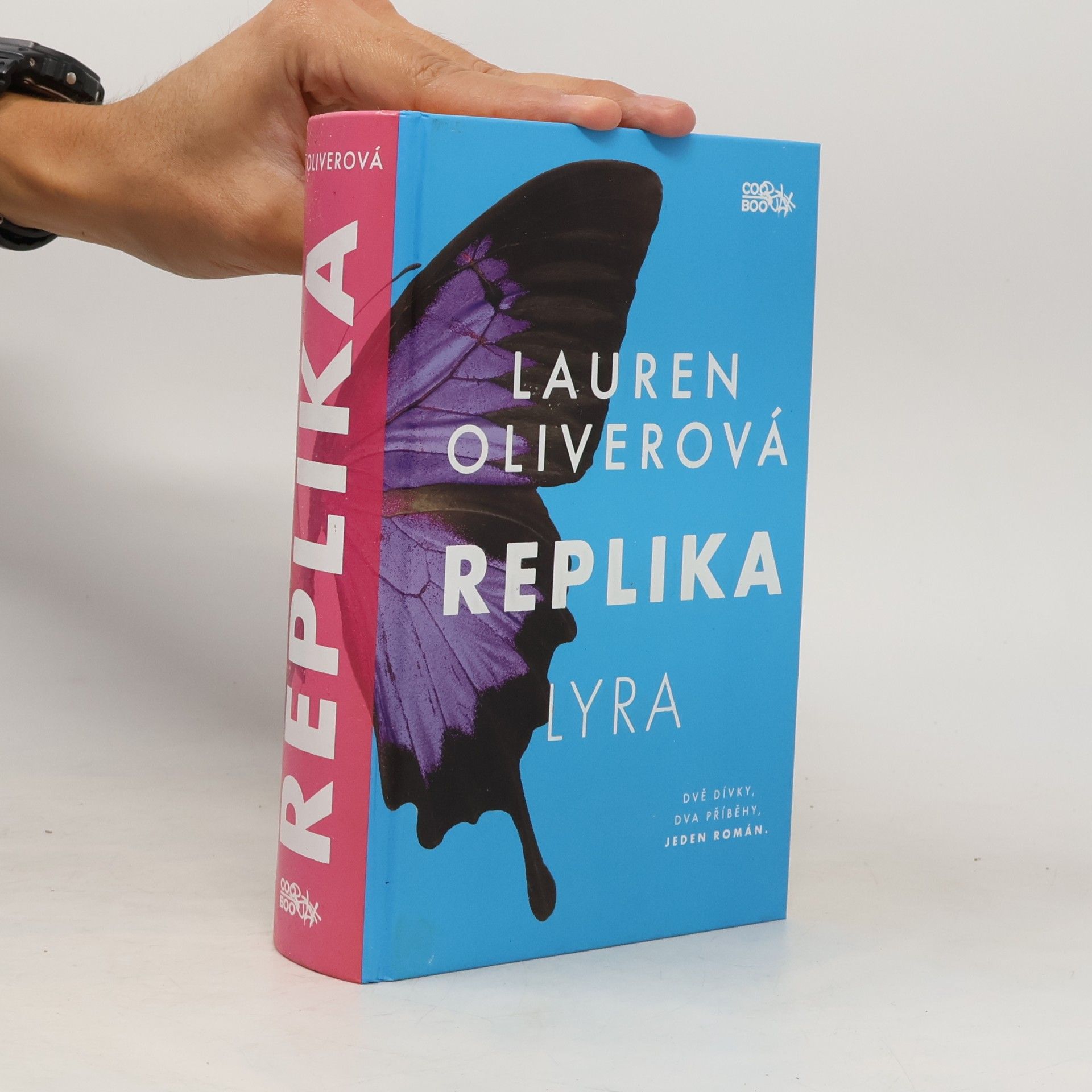 Lauren Oliver Replika. Lyra, Gemma