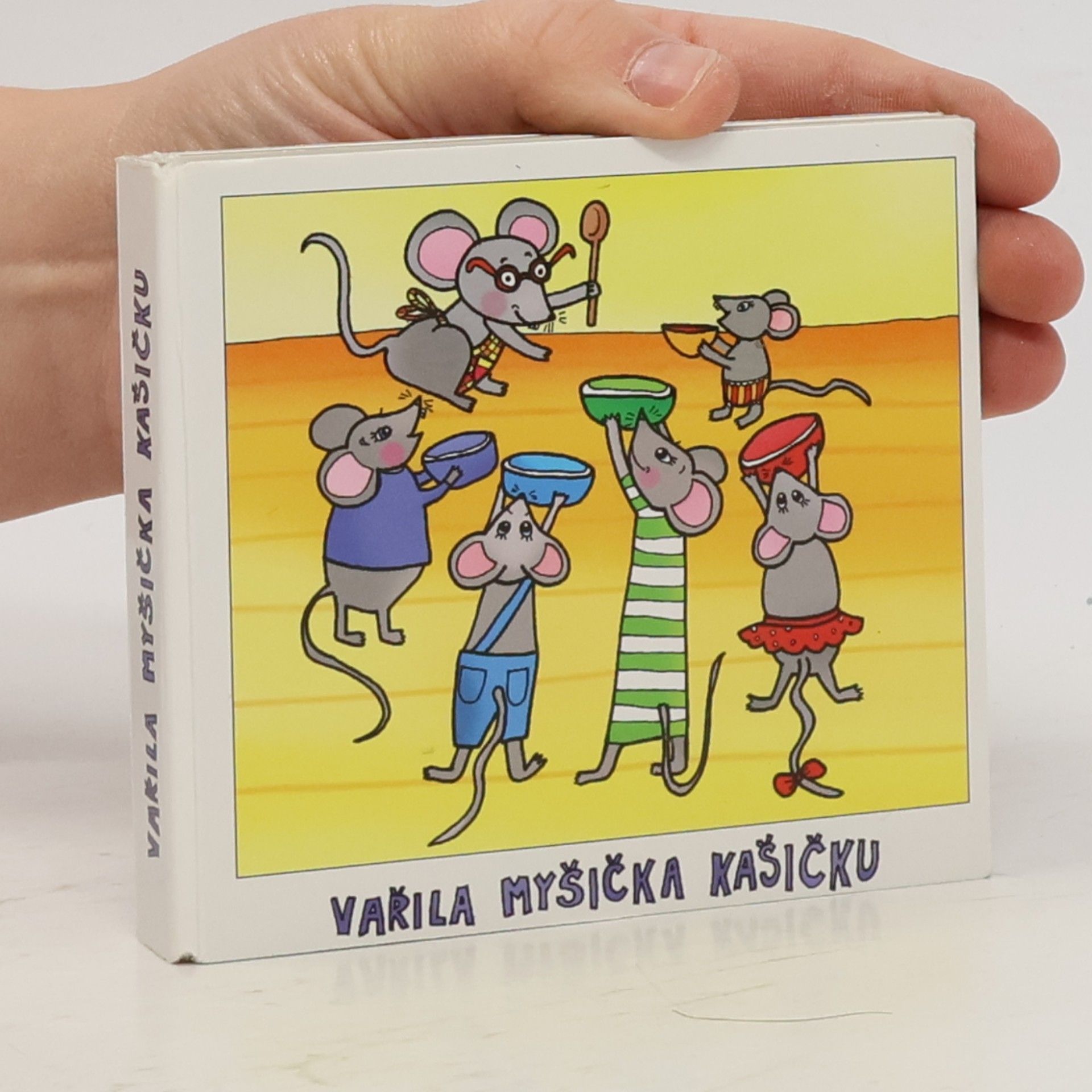 Vařila myšička kašičku