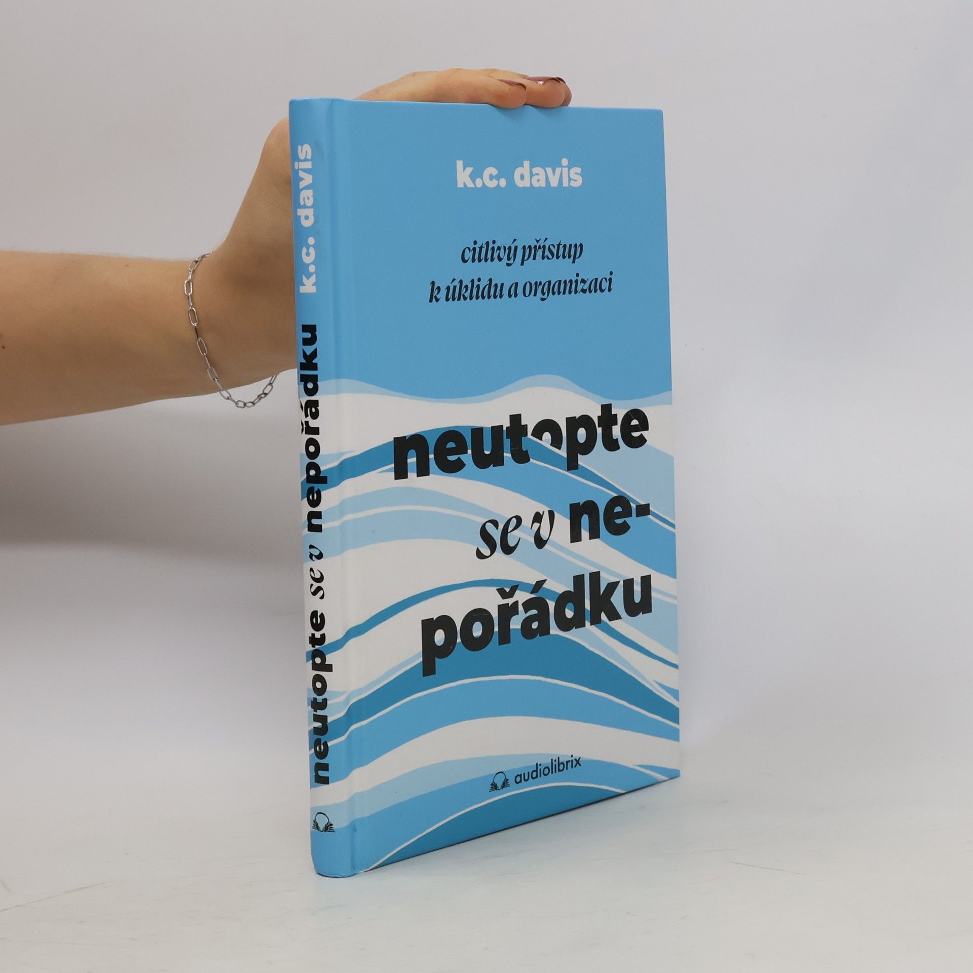 Guy Davis Neutopte se v nepořádku: Citlivý přístup k úklidu a organizaci