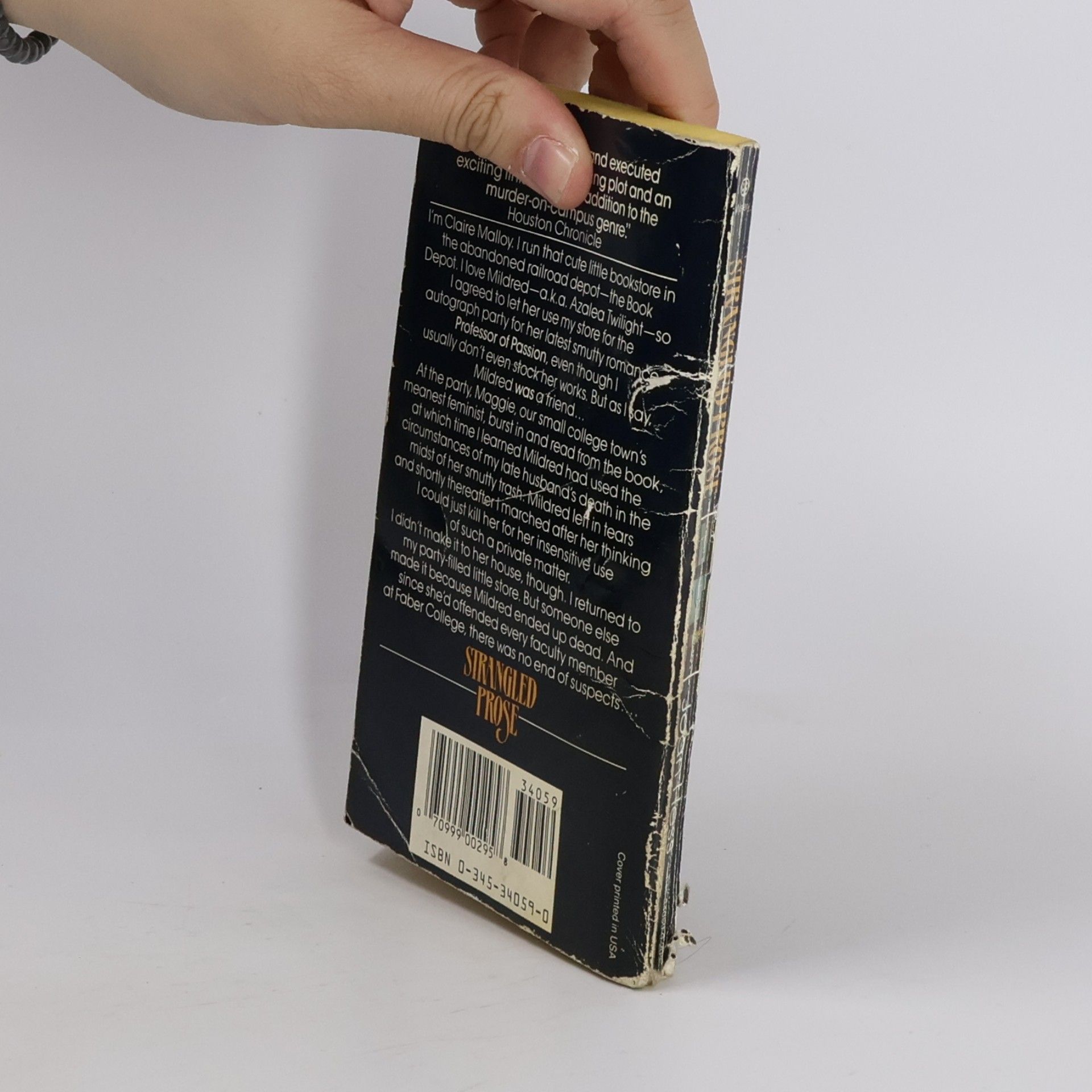 Joan Hess A Claire Malloy Mystery: Strangled Prose