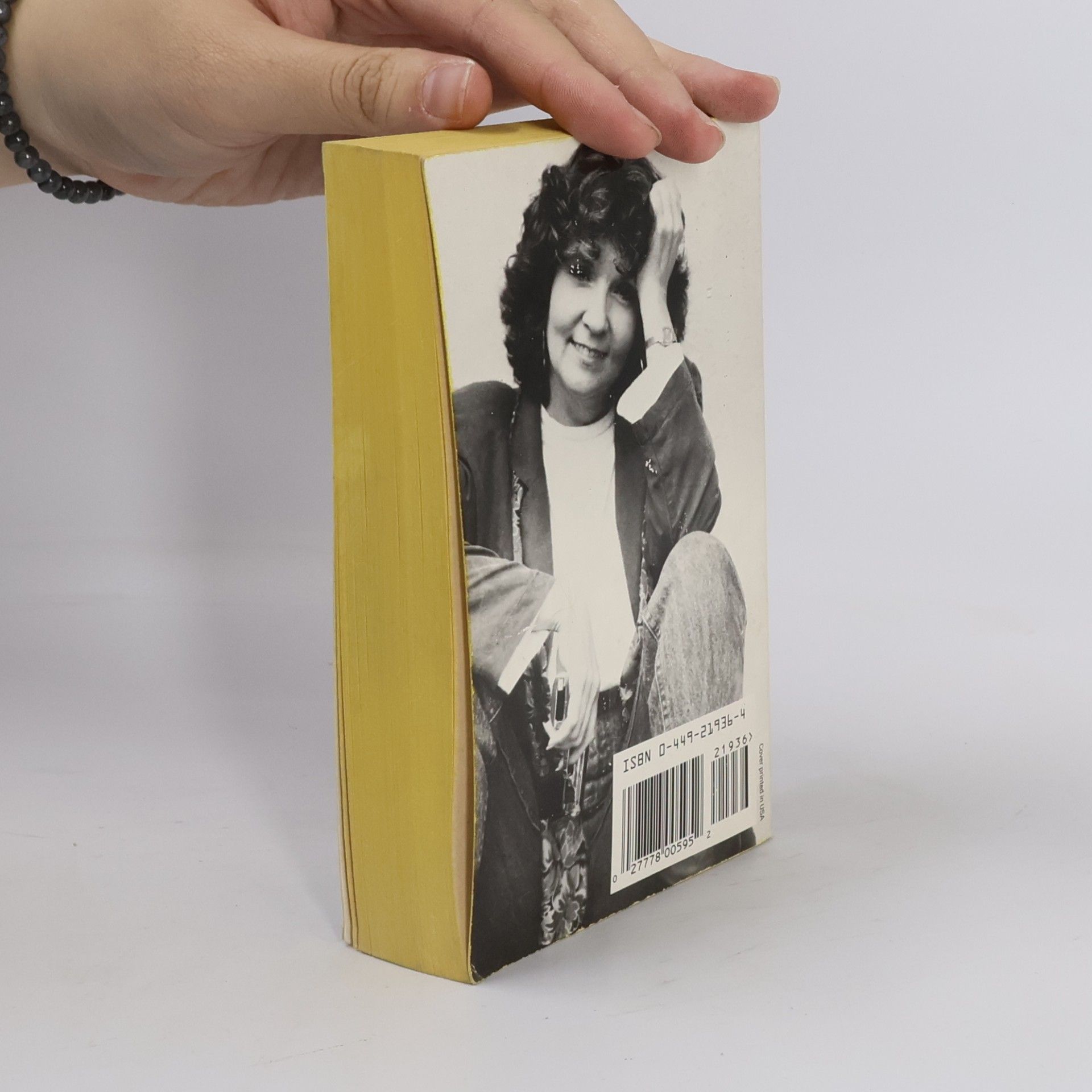 Sue Grafton "G" is for Gumshoe