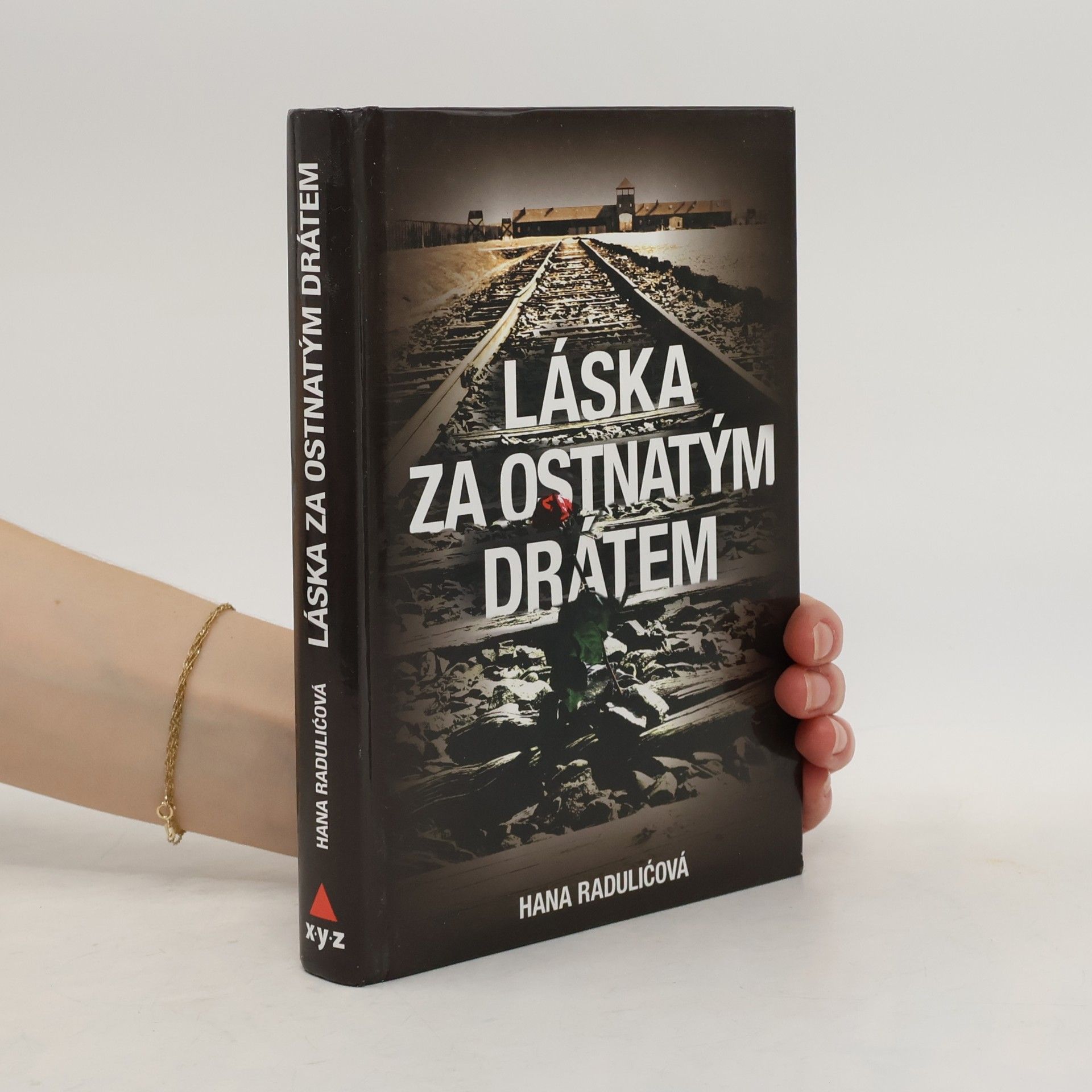 Hana Radulić Láska za ostnatým drátem
