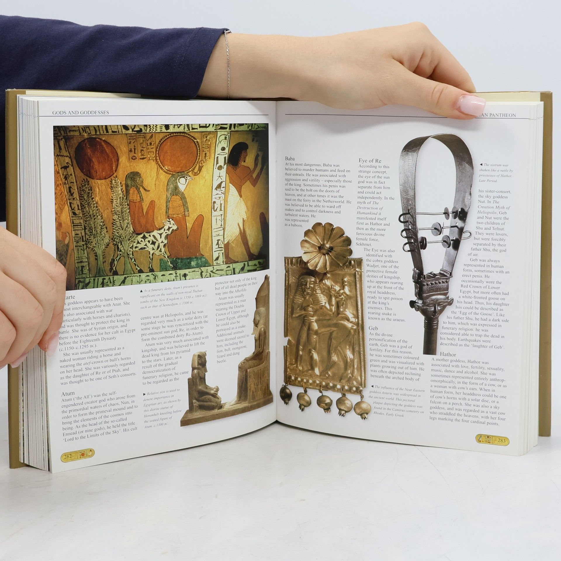 Lucia Gahlin Ancient Egypt by Lorna Oakes