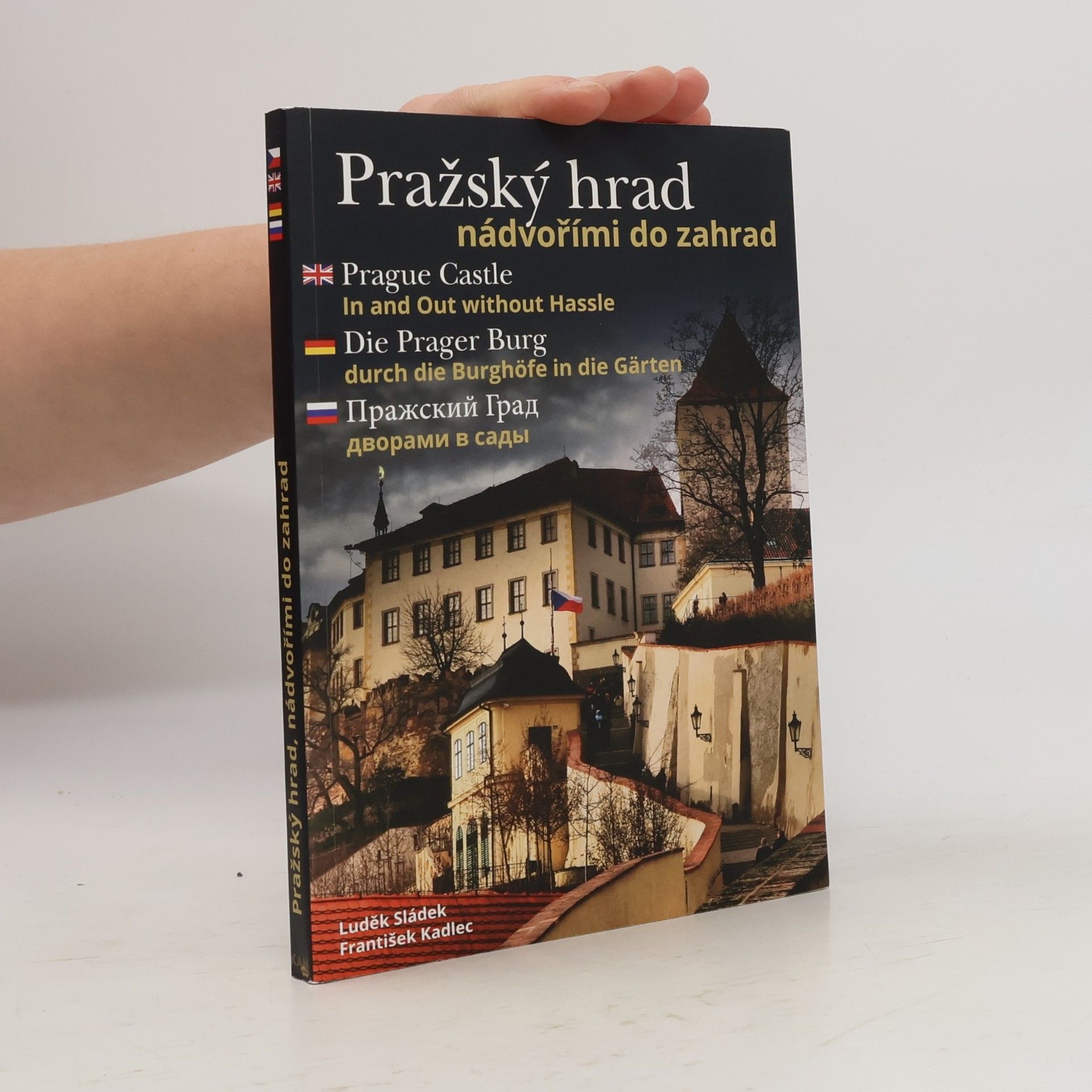 Luděk Sládek Pražský hrad. Nádvořími do zahrad