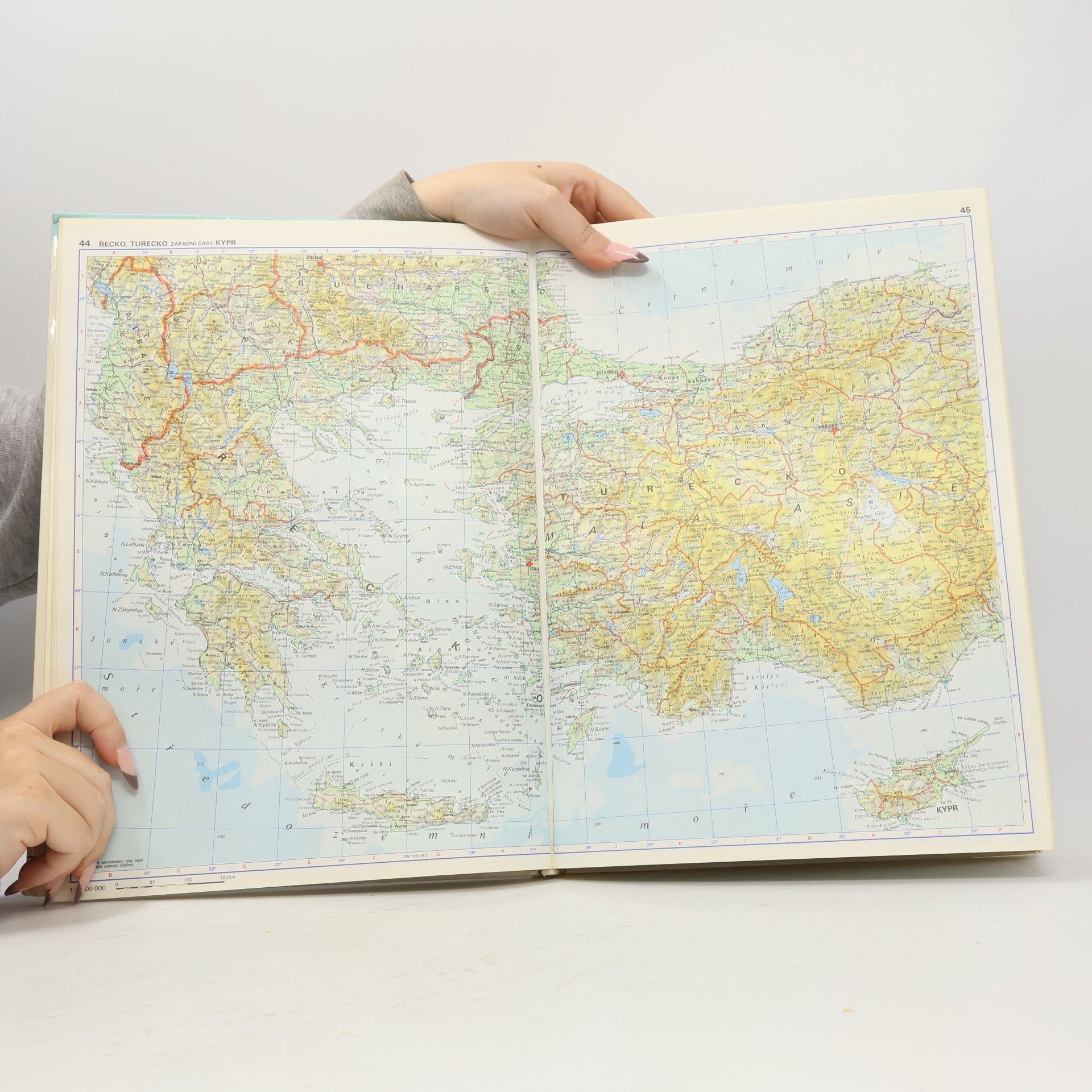 Autorenkollektiv Velký atlas světa