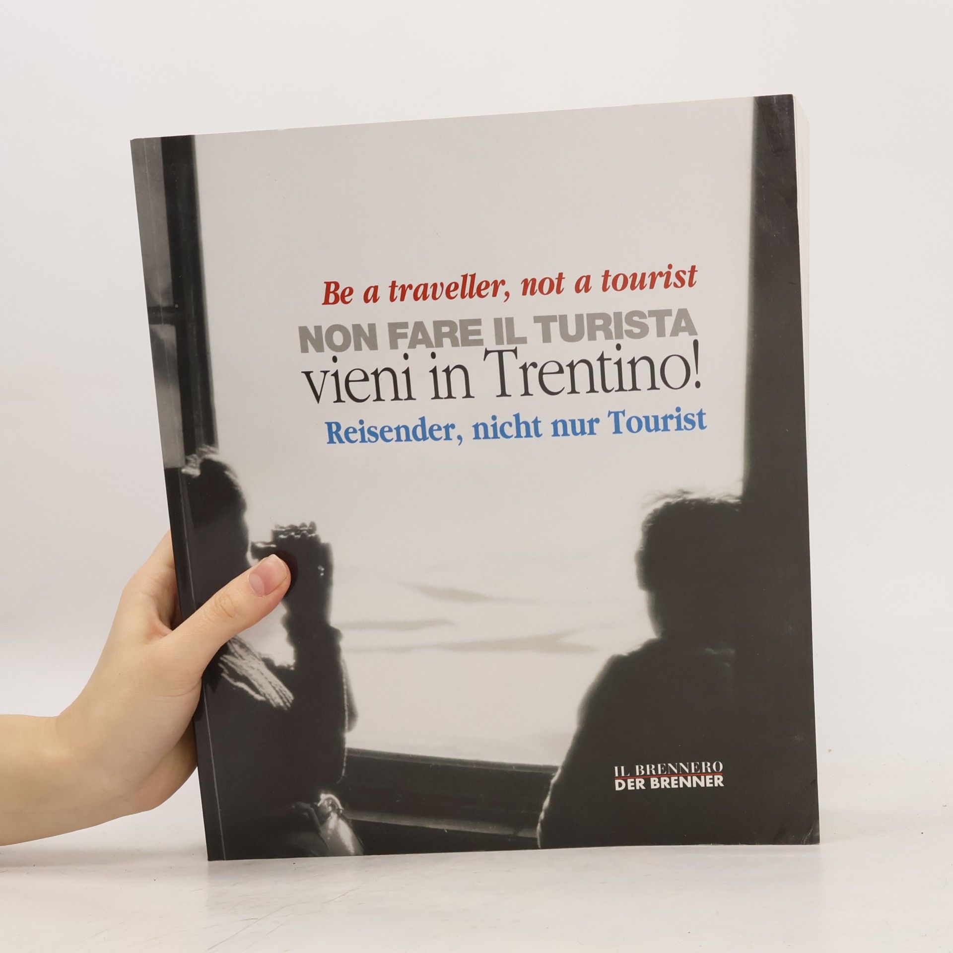 kolektiv Non fare il turista vieni in Trentino!