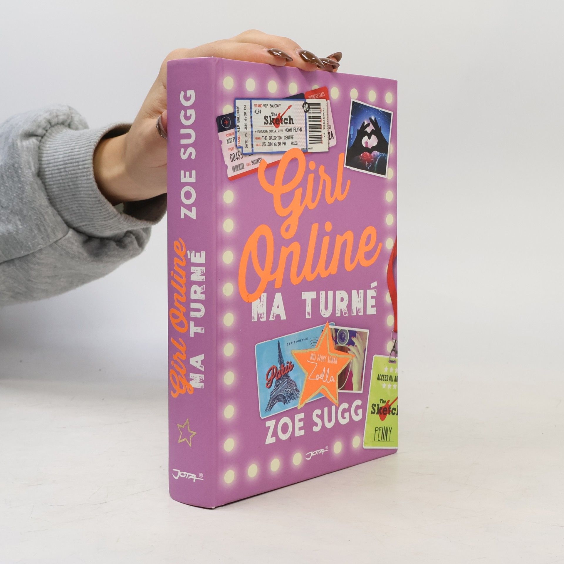 Zoe Sugg Girl Online na turné