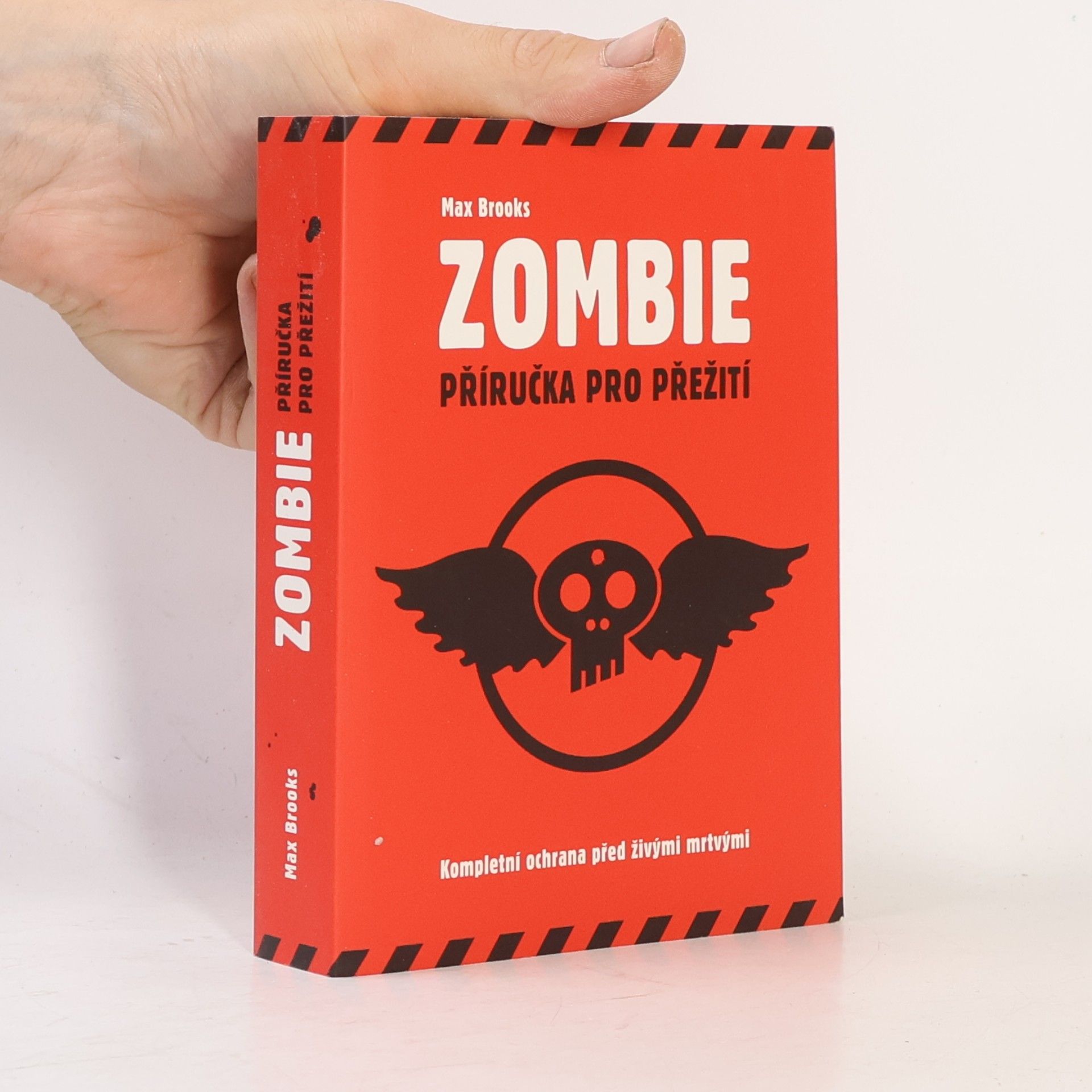 Max Brooks Zombie: Příručka pro přežití ; kompletní ochrana před živými mrtvými
