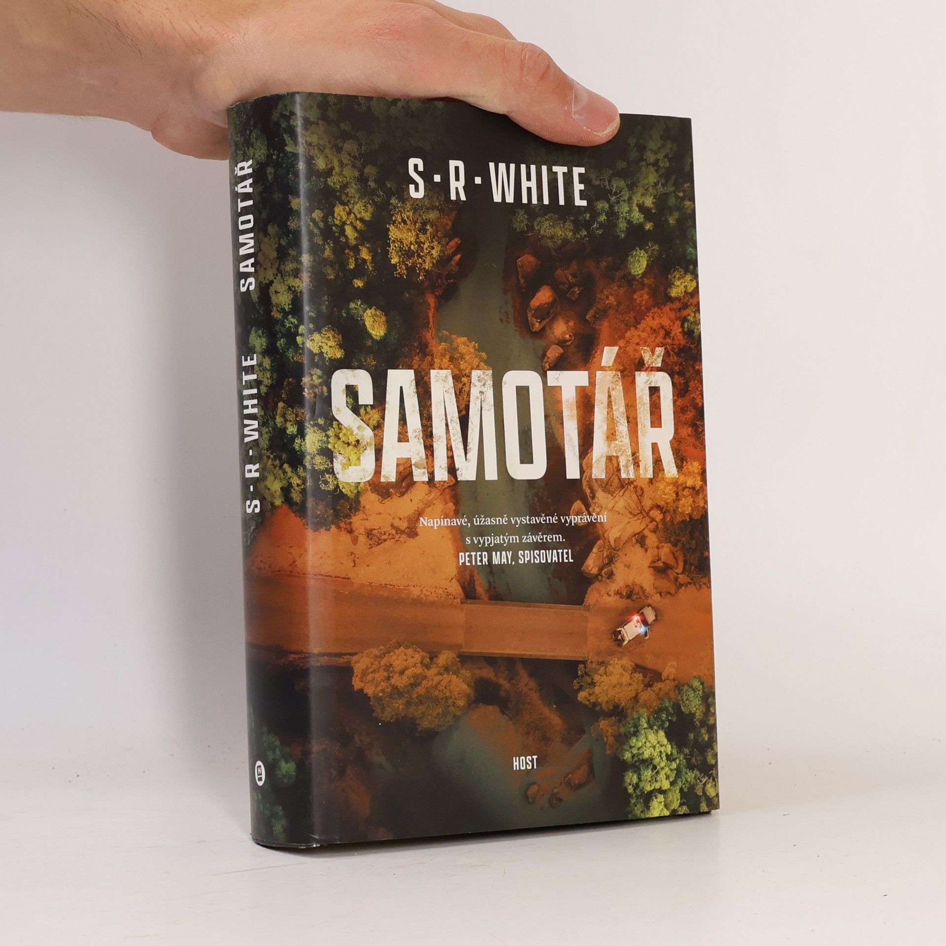 Tom White Samotář