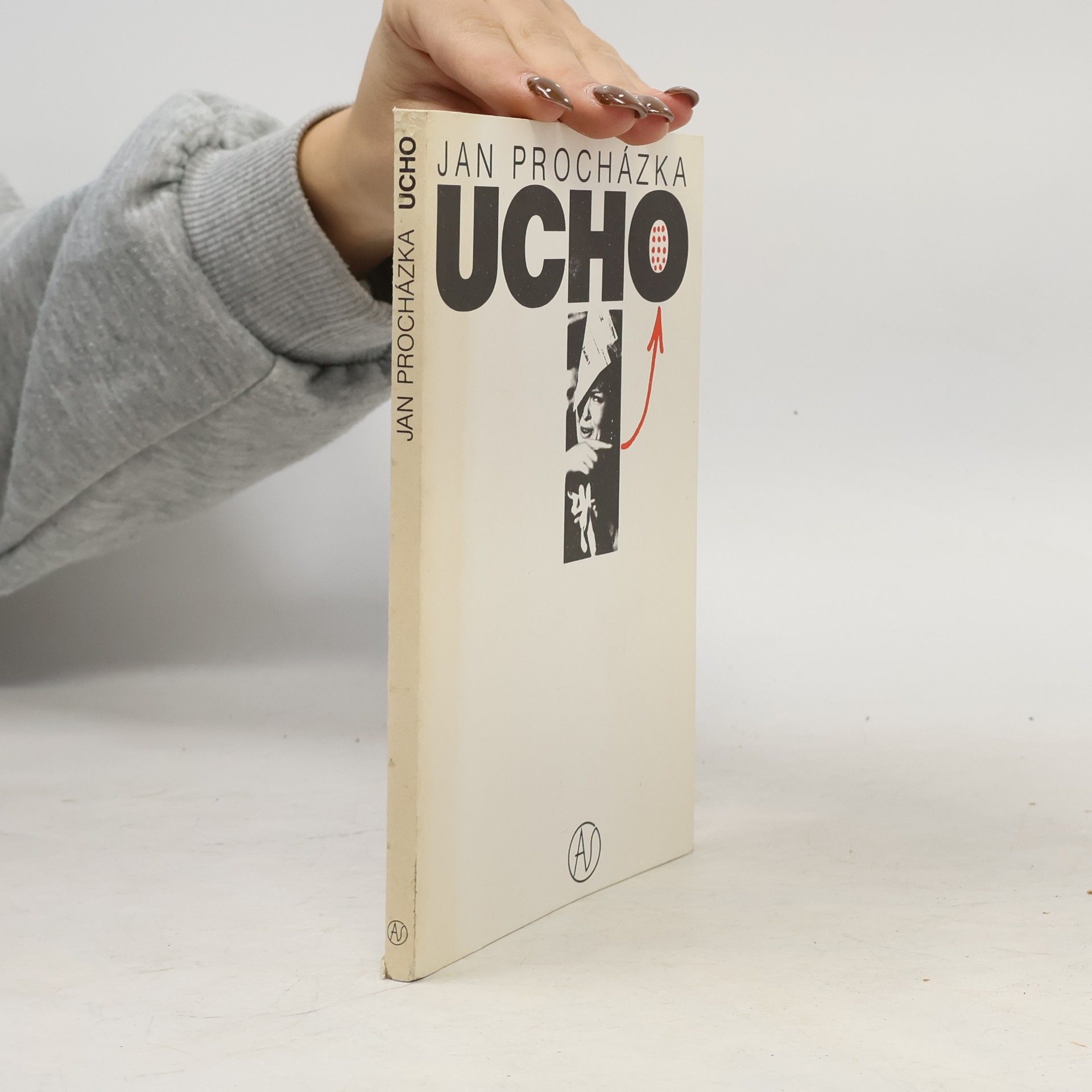 Ucho