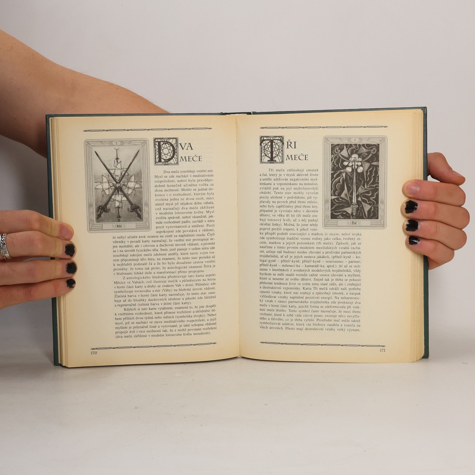 Angeles Arrien Velká kniha Crowleyho tarotu : praktické využití starověkých vizuálních symbolů