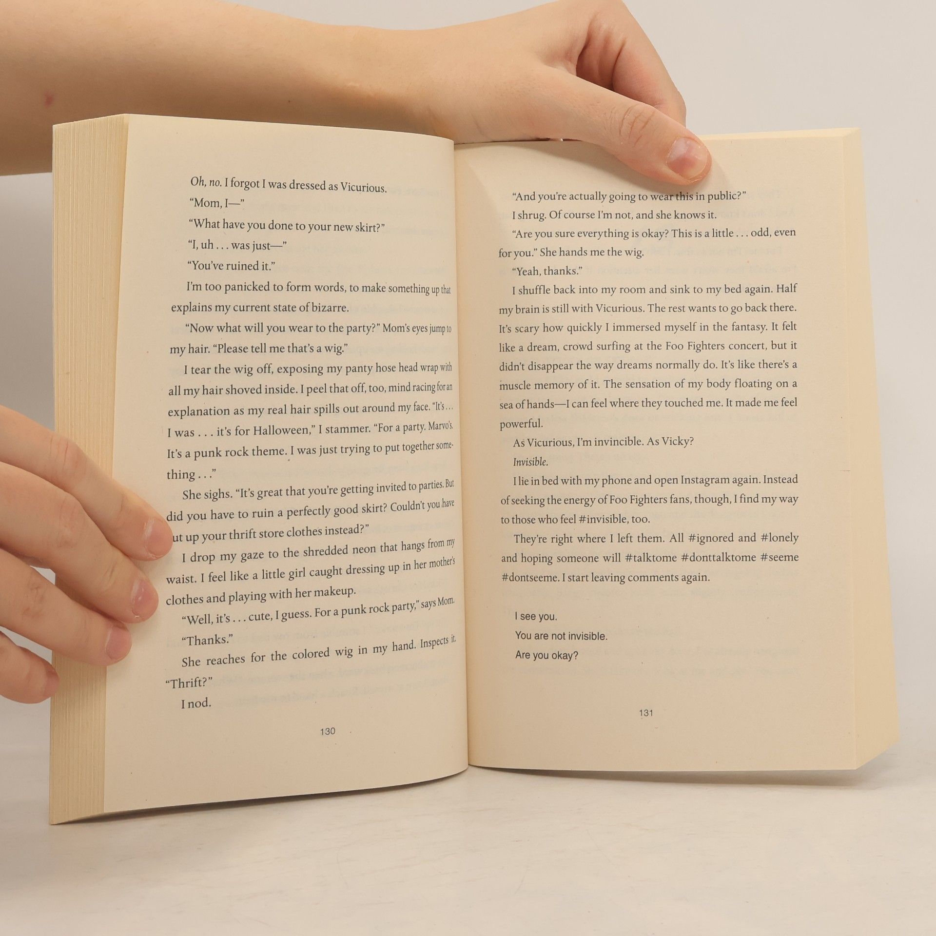 Sharon Huss Roat How to Disappear