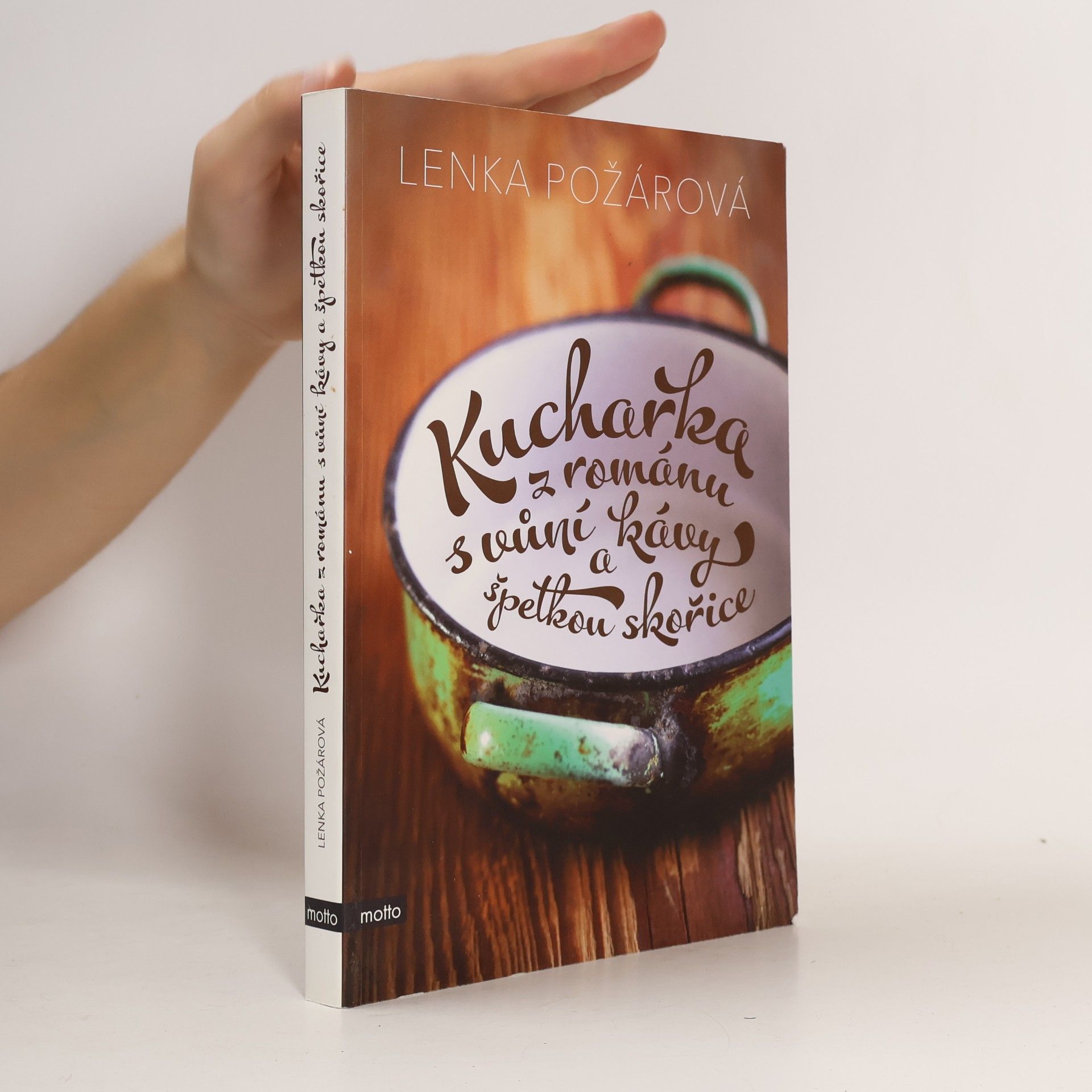 Lenka Požárová Kuchařka z románu s vůní kávy a špetkou skořice