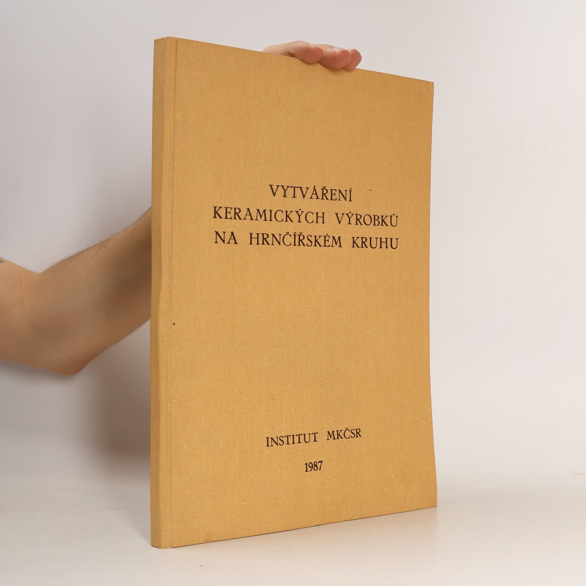 Vytváření keramických výrobků na hrnčířském kruhu
