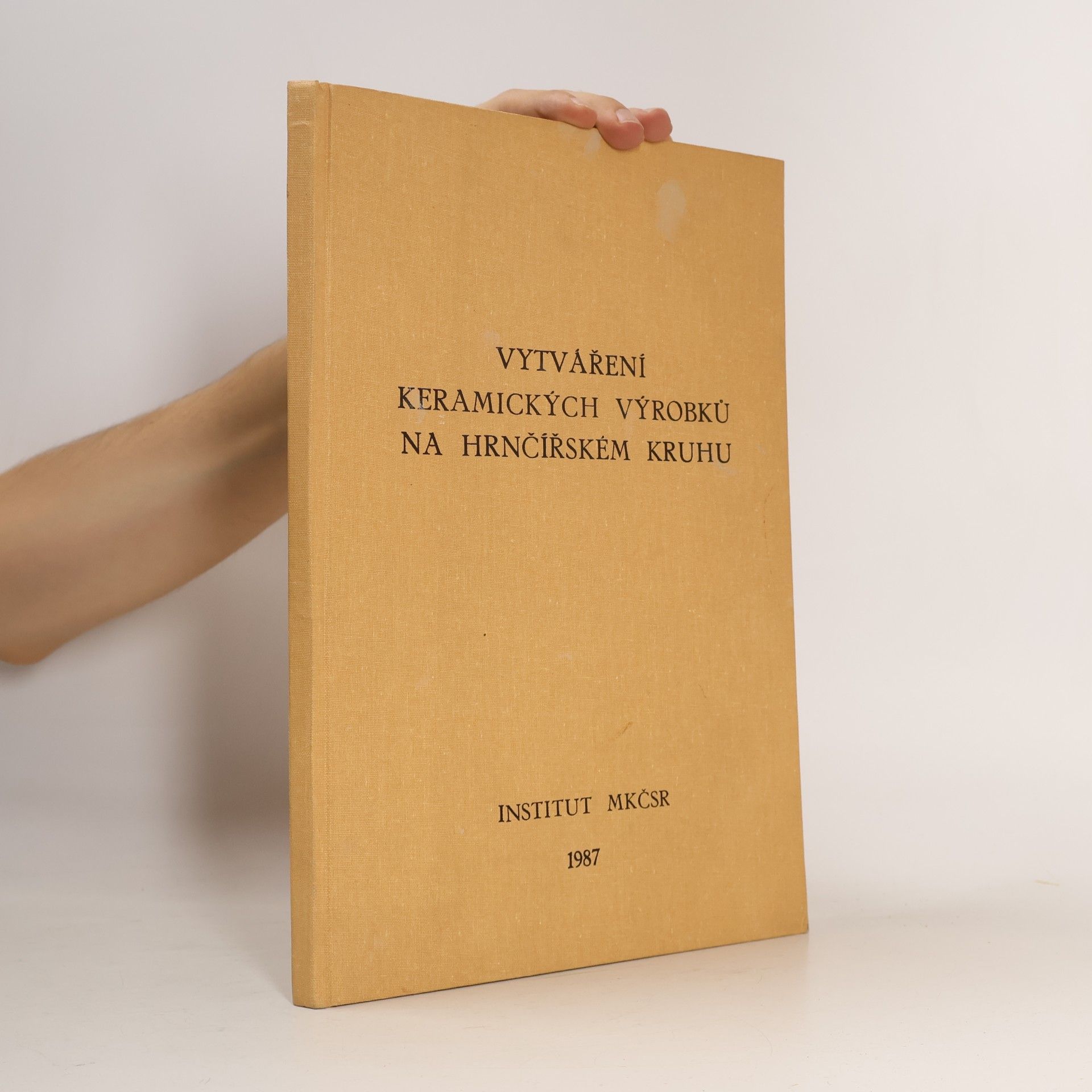 Vytváření keramických výrobků na hrnčířském kruhu