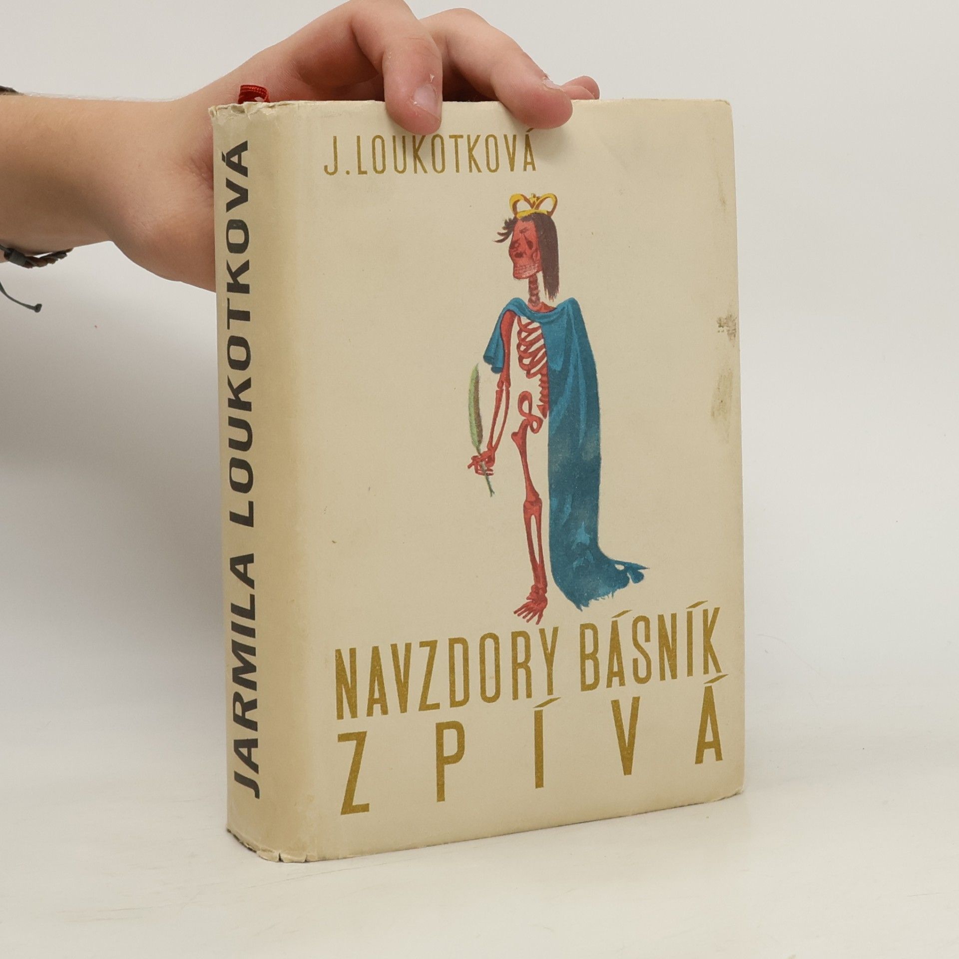 Navzdory básník zpívá