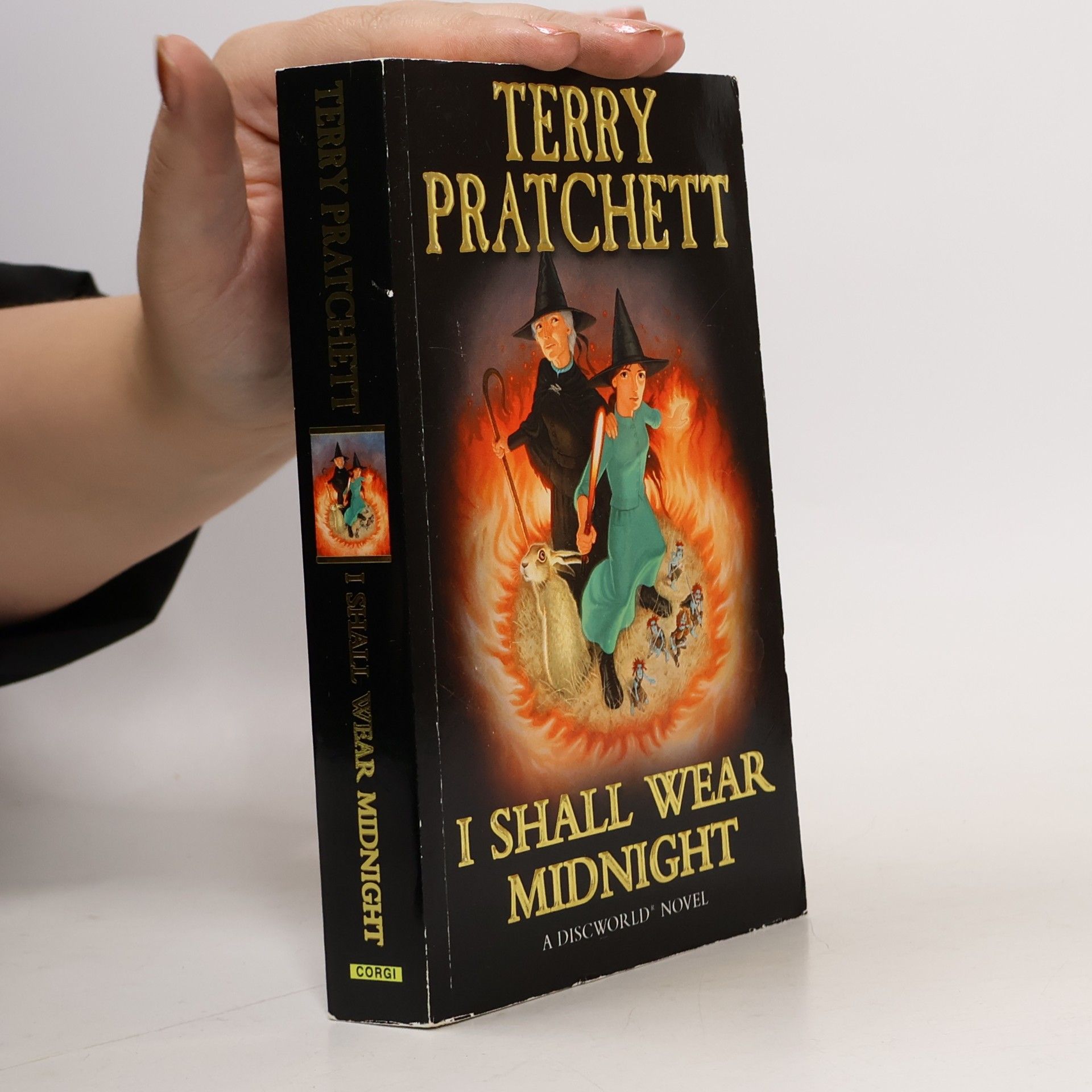 Terry Pratchett I shall wear midnight
