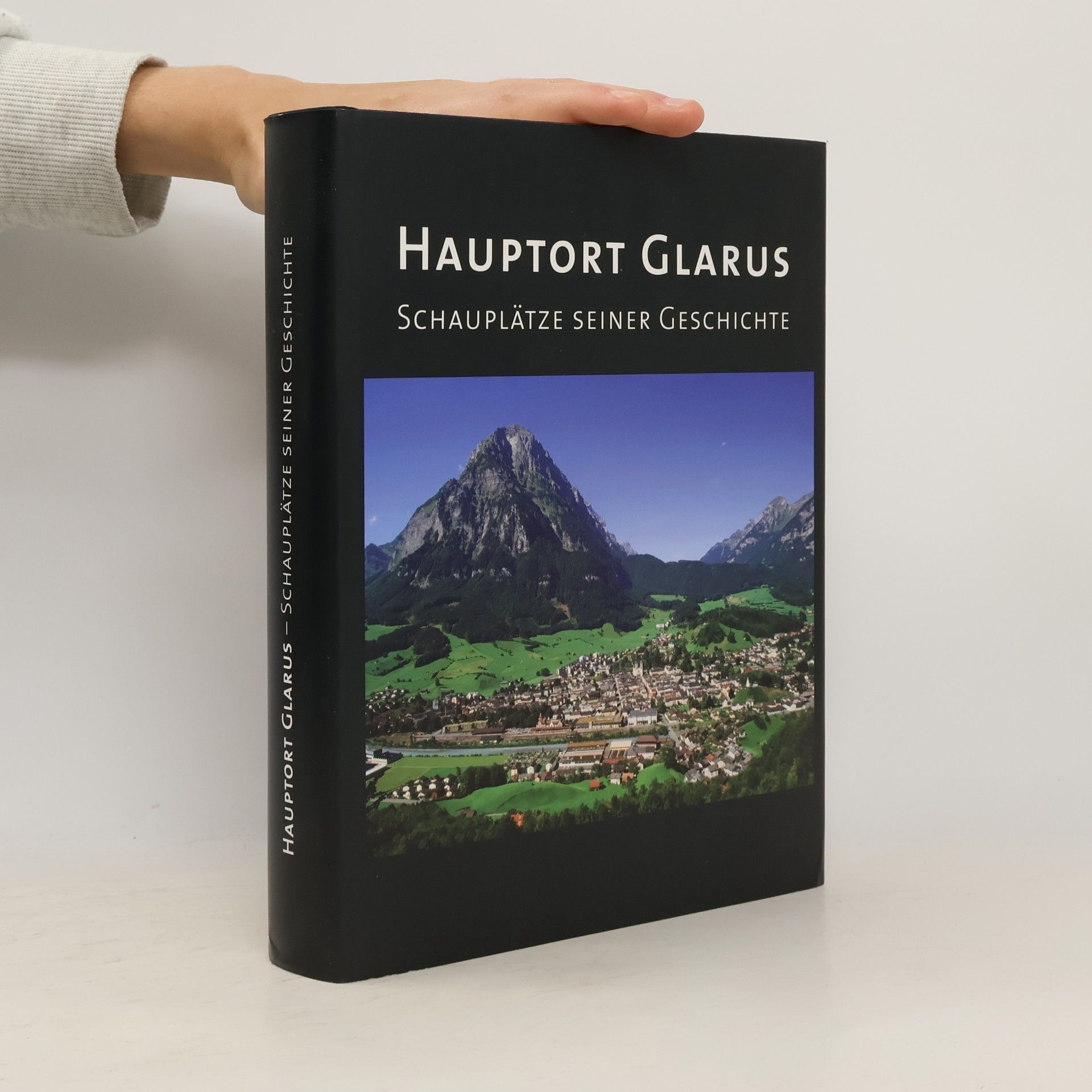 Veronika Feller-Vest Hauptort Glarus