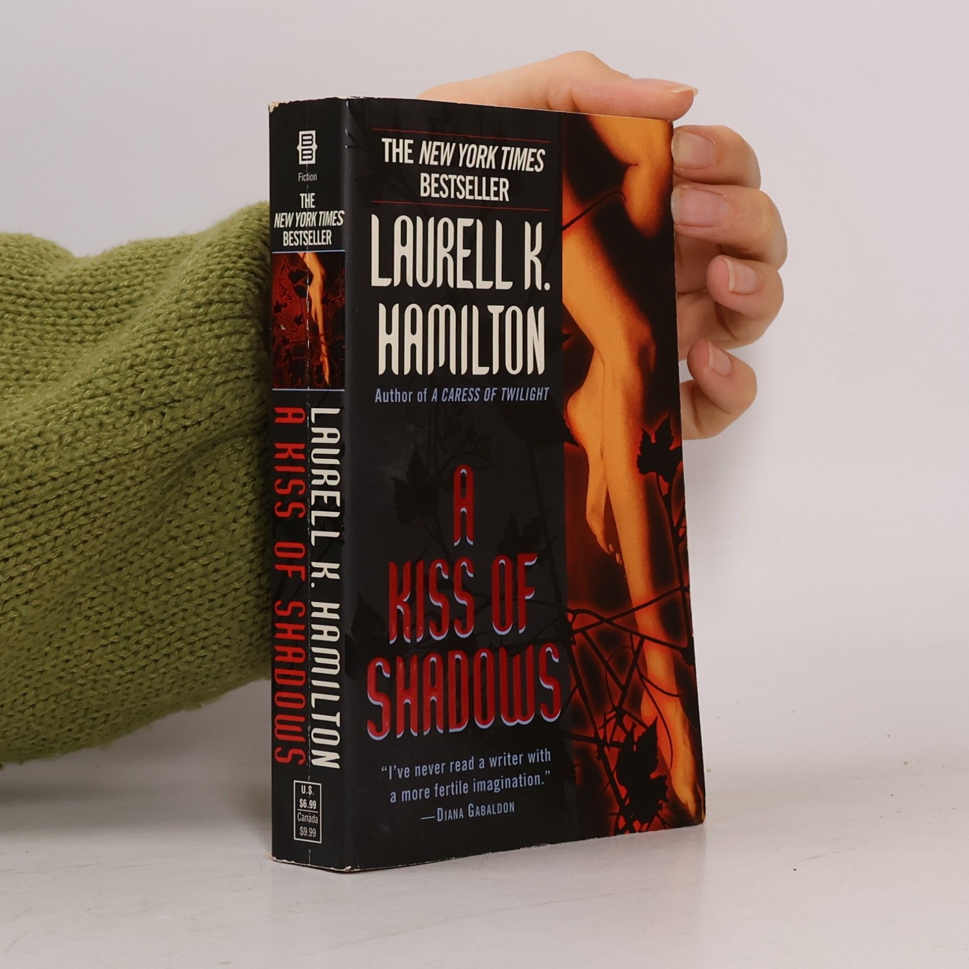 Laurell Kaye Hamilton A Kiss of Shadows