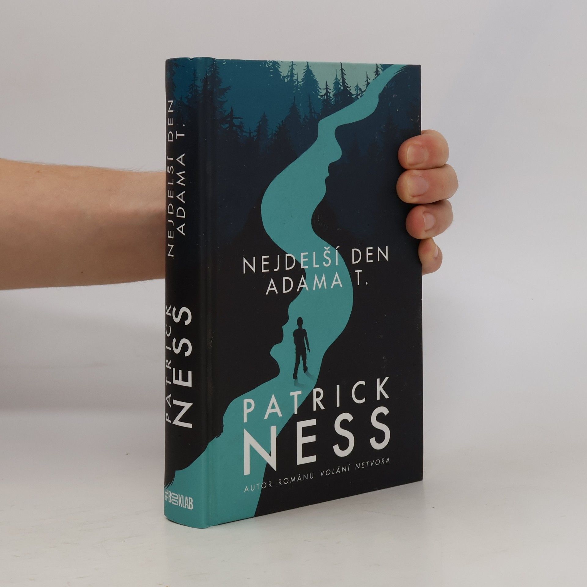 Patrick Ness Nejdelší den Adama T.