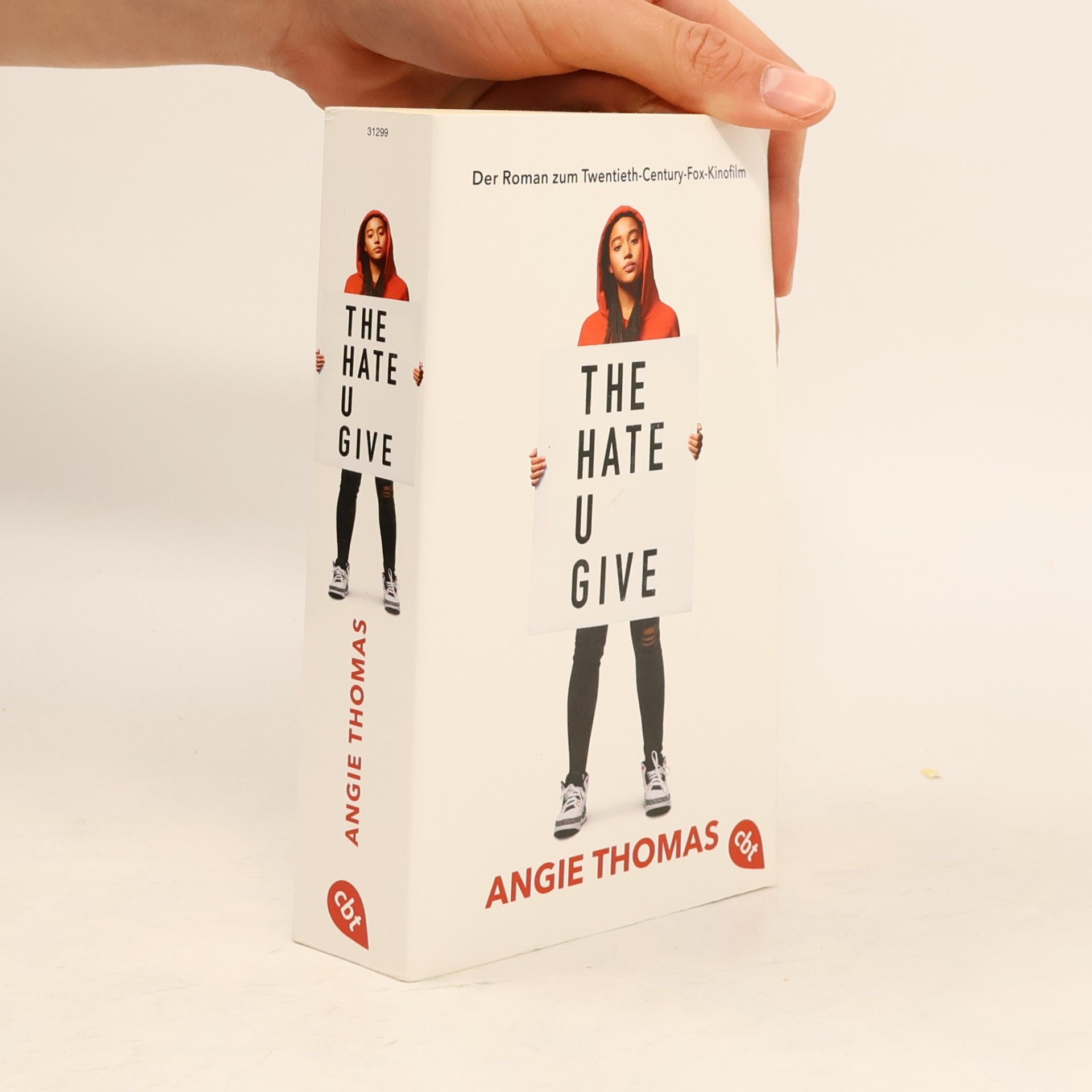 Angie Thomas The hate u give