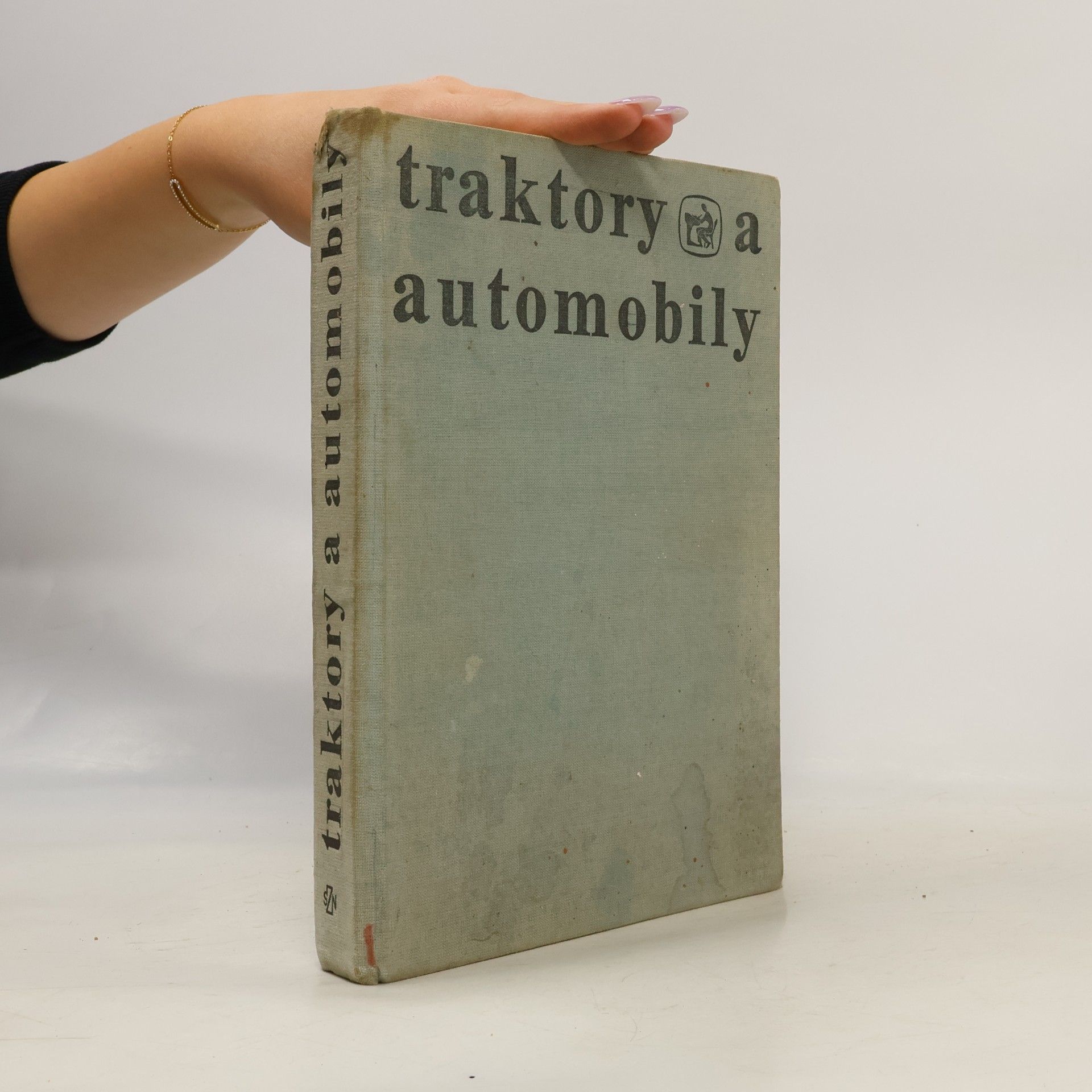 Traktory a automobily