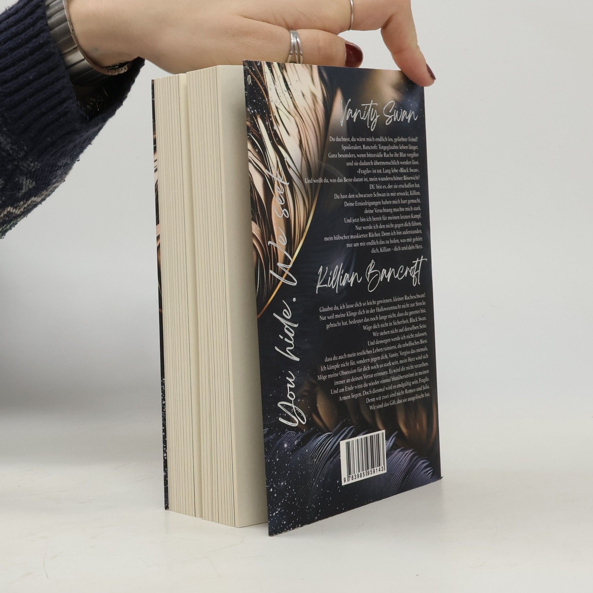 Night Valeska Privileged Swan
