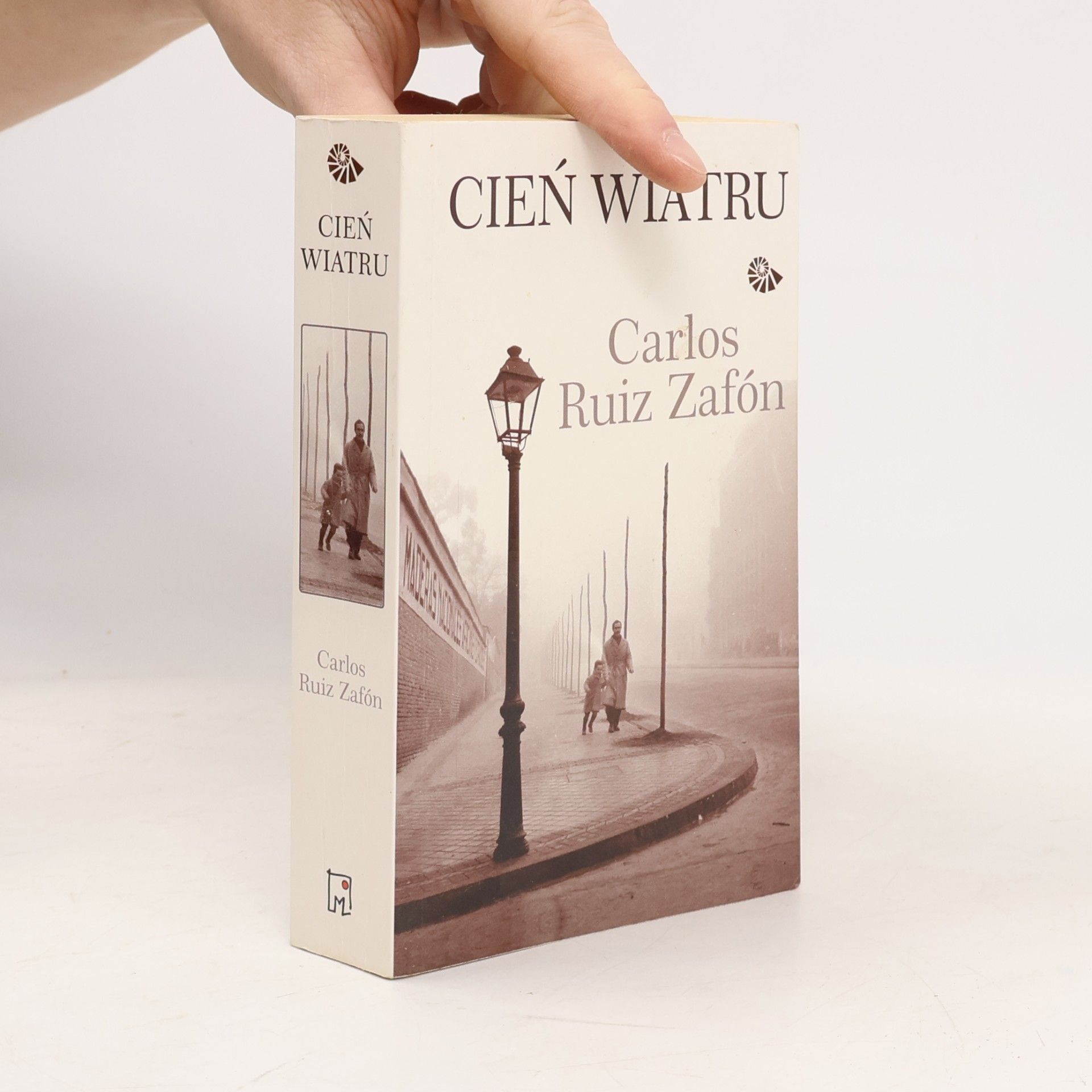 Carlos Ruiz Zafón Cień wiatru