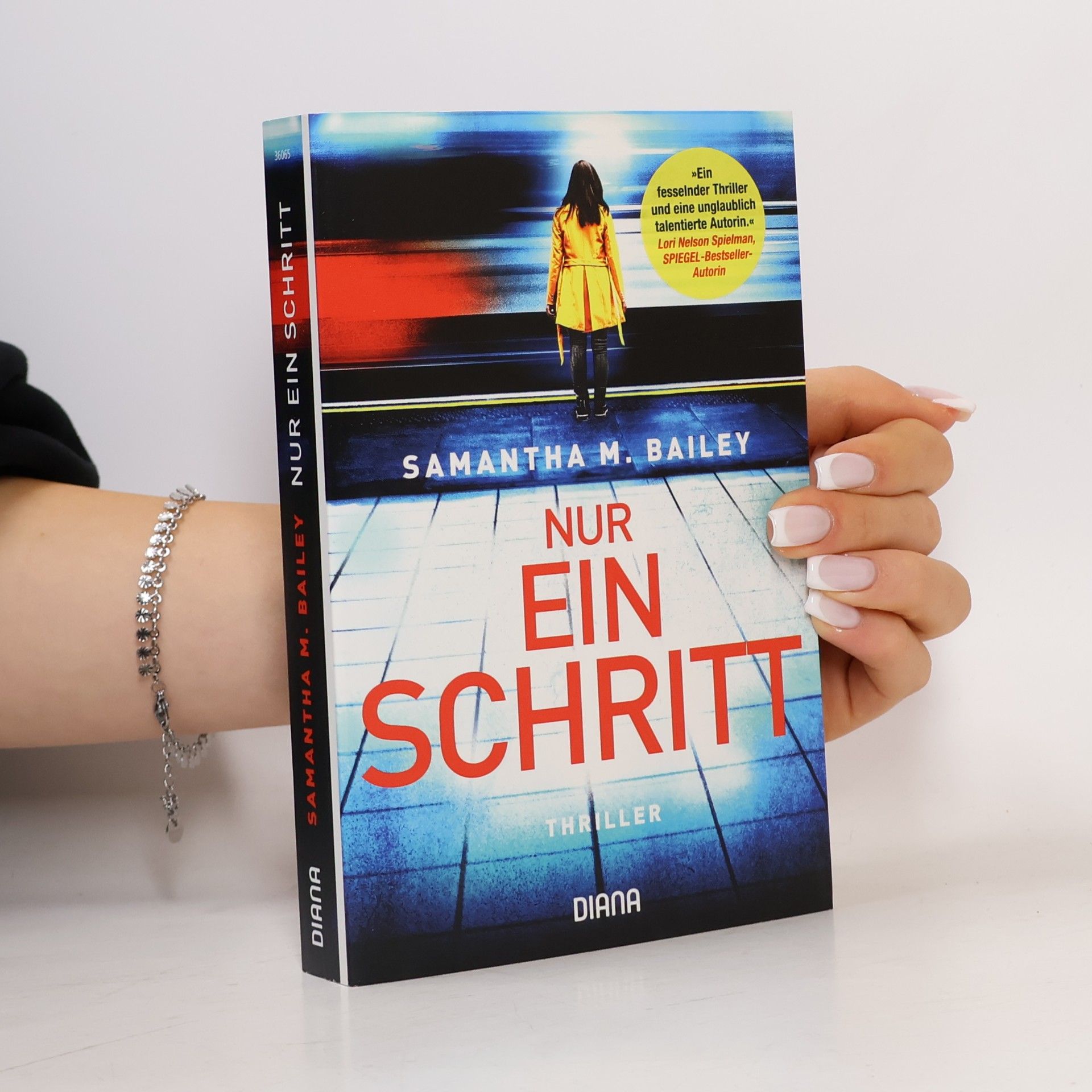 Samantha M. Bailey Nur ein Schritt