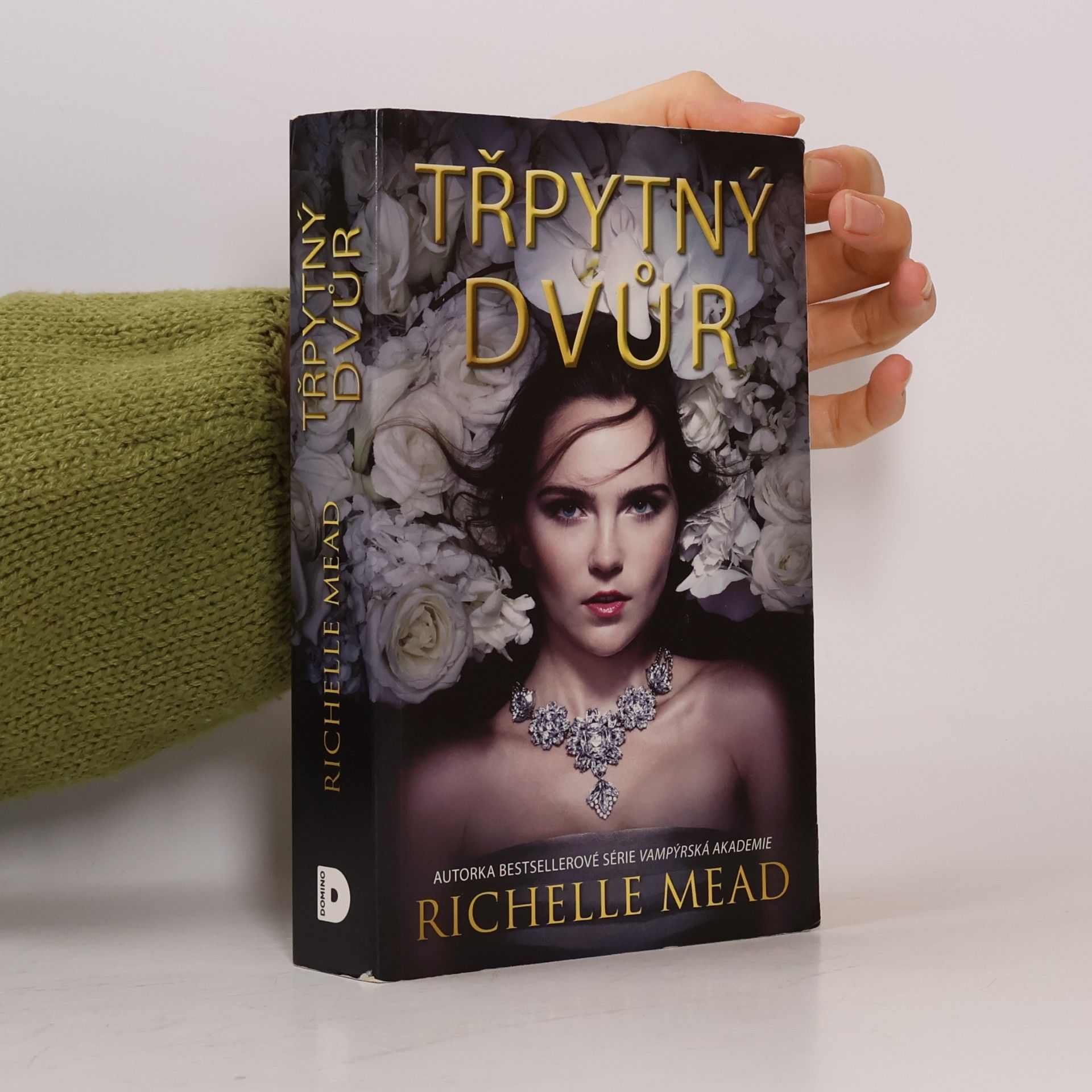 Richelle Mead Třpytný dvůr