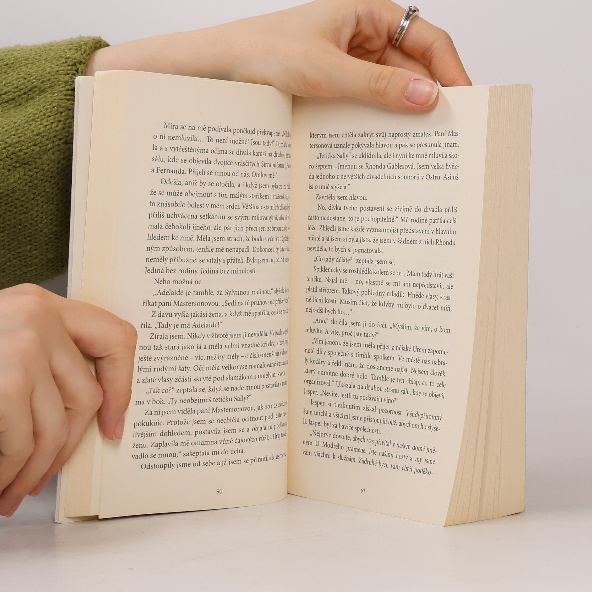 Richelle Mead Třpytný dvůr