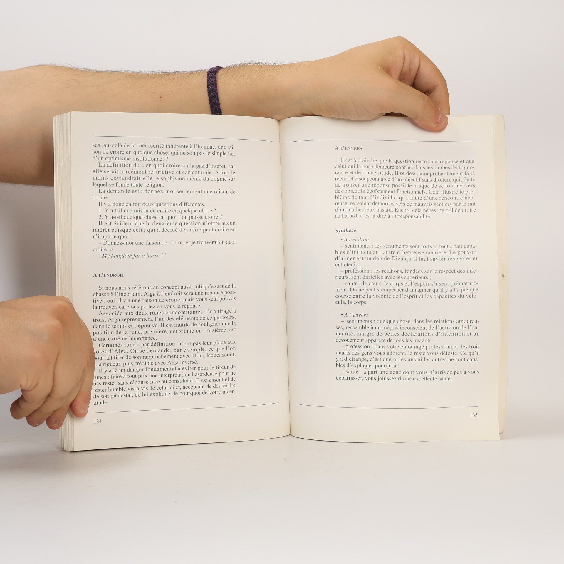 Ursula Fortiz Pouvoirs et magie des runes divinatoires