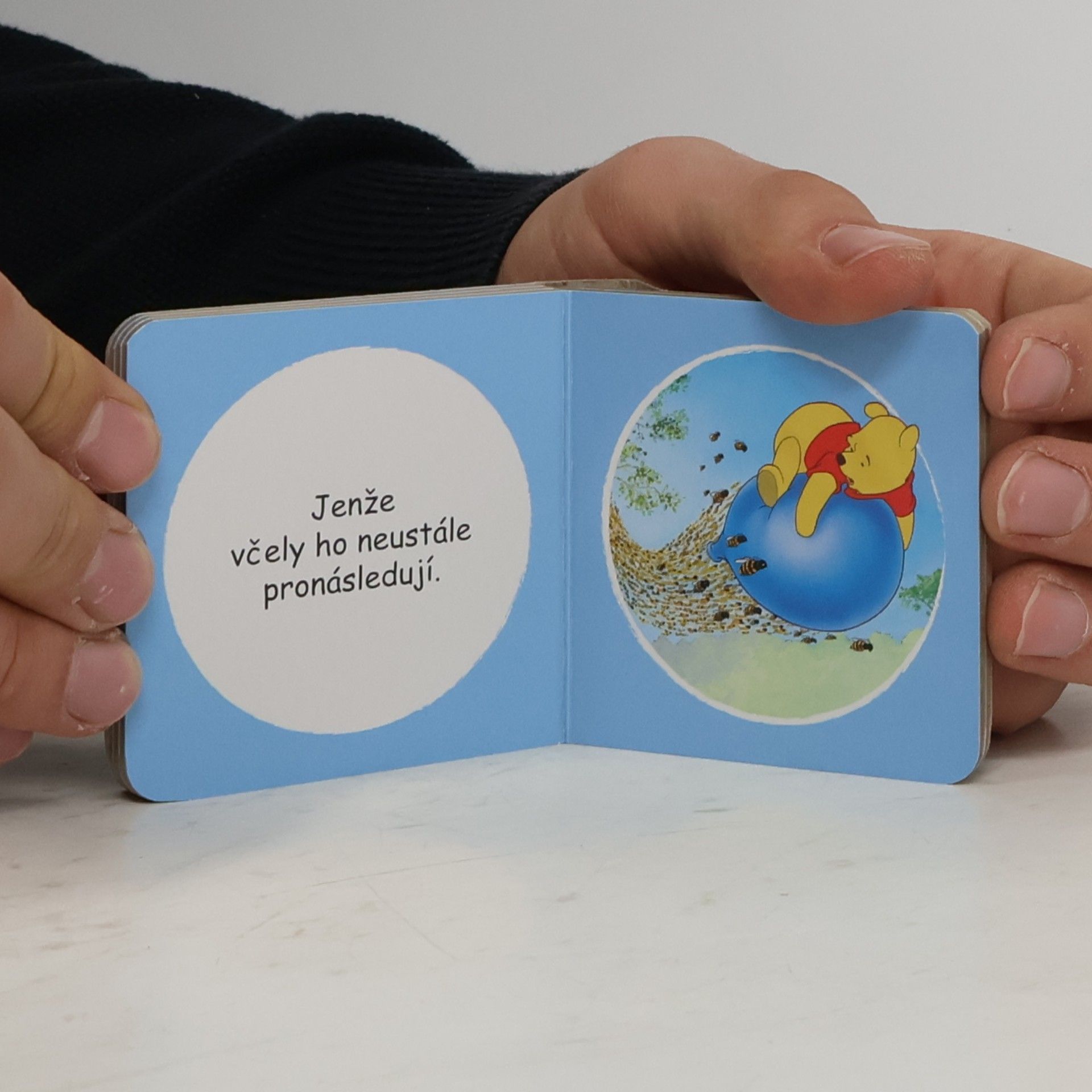 Kolektiv autorů Medvídek Pú. Včely na stromě