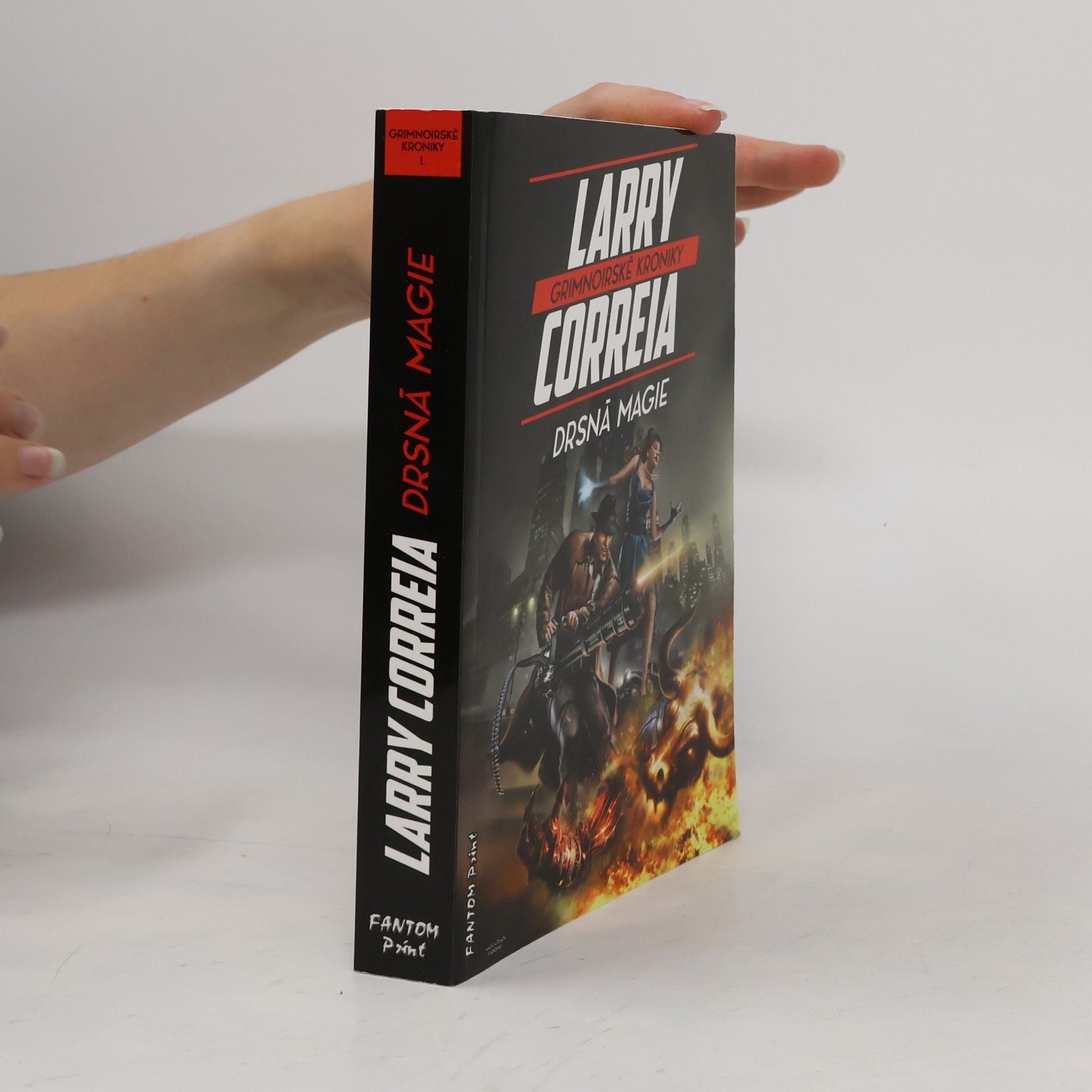 Larry Correia Grimnoirské kroniky. Drsná magie