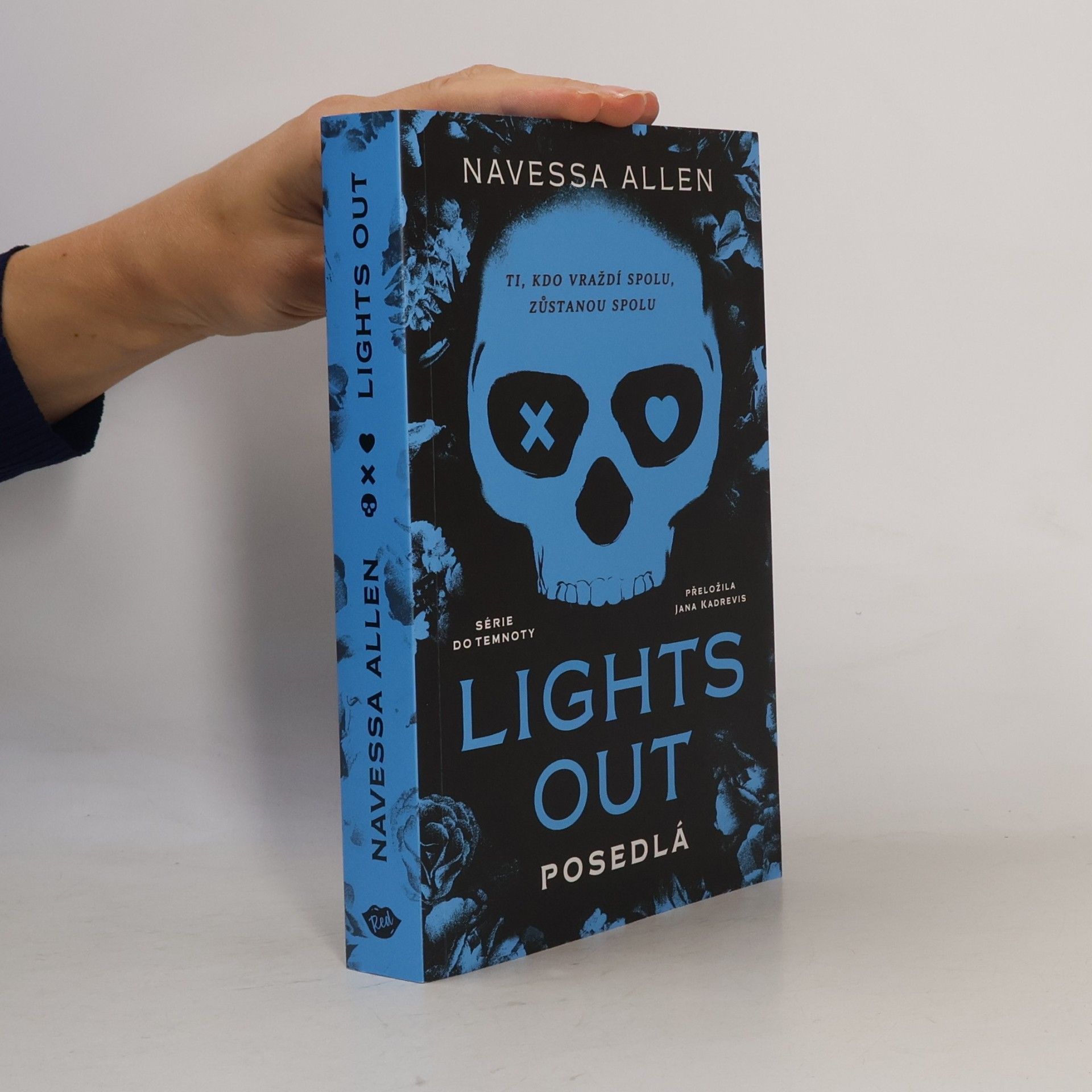 Navessa Allen Lights Out. Posedlá