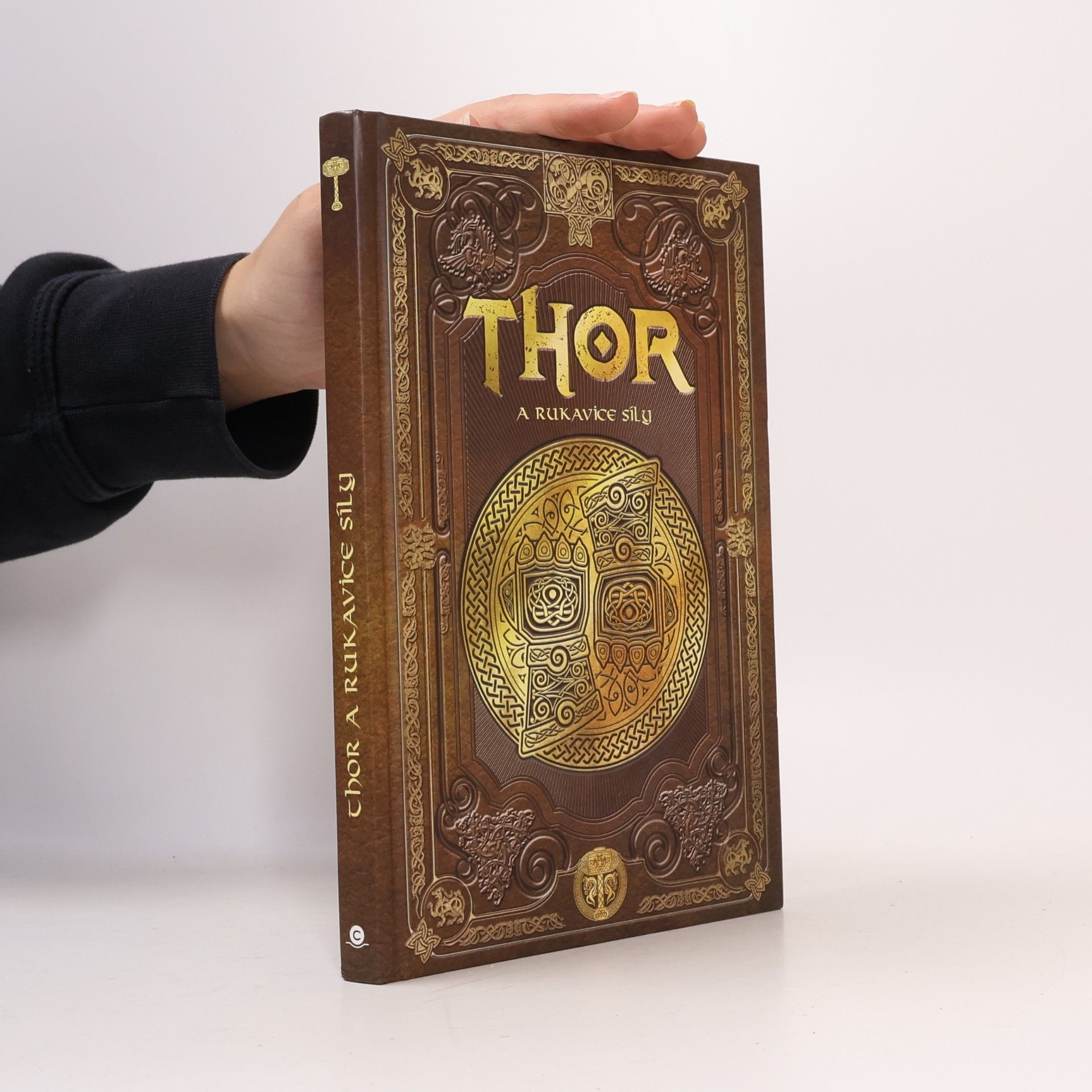 Thor a rukavice síly
