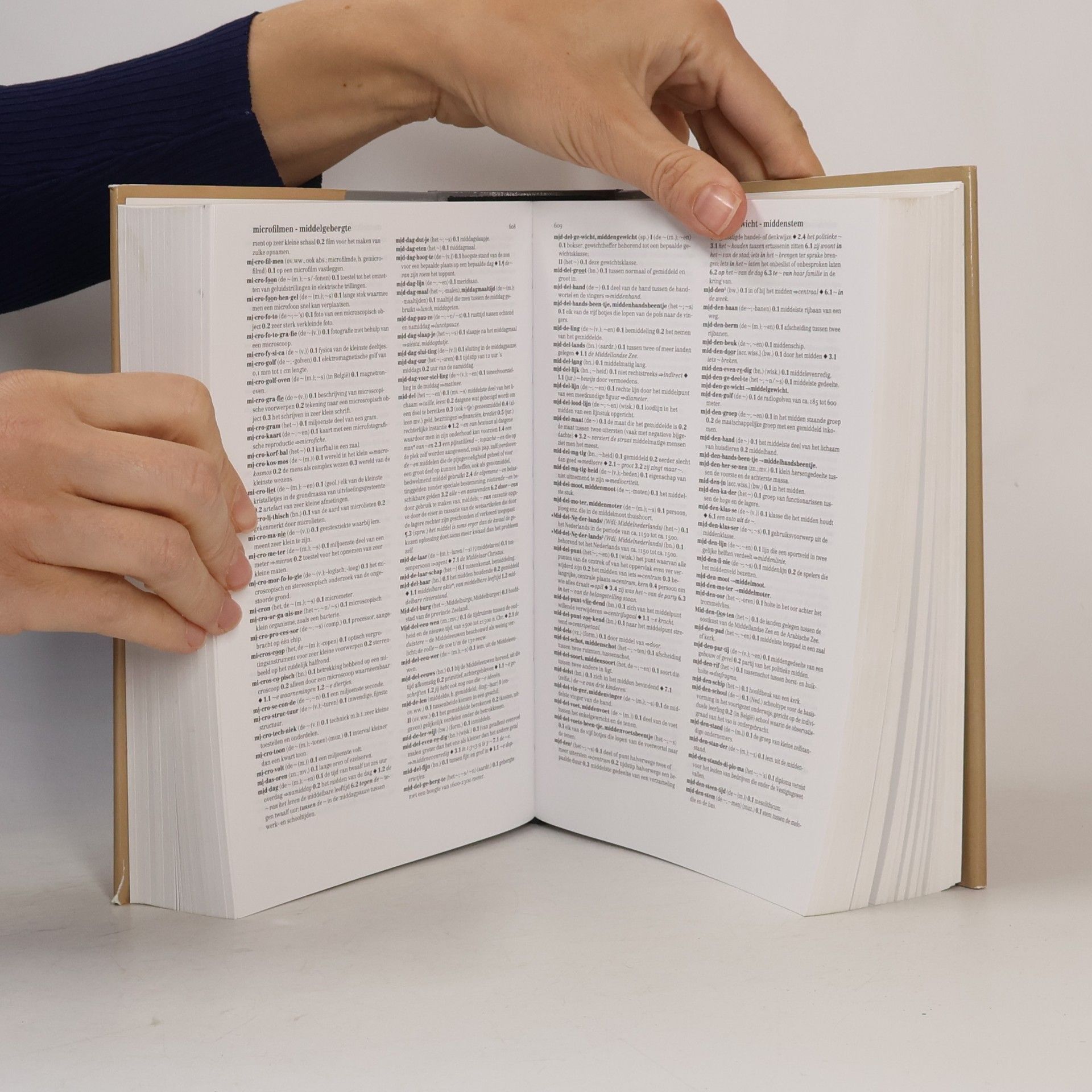 P. G. J. van Sterkenburg Handwoordenboek van hedendaags Nederlands