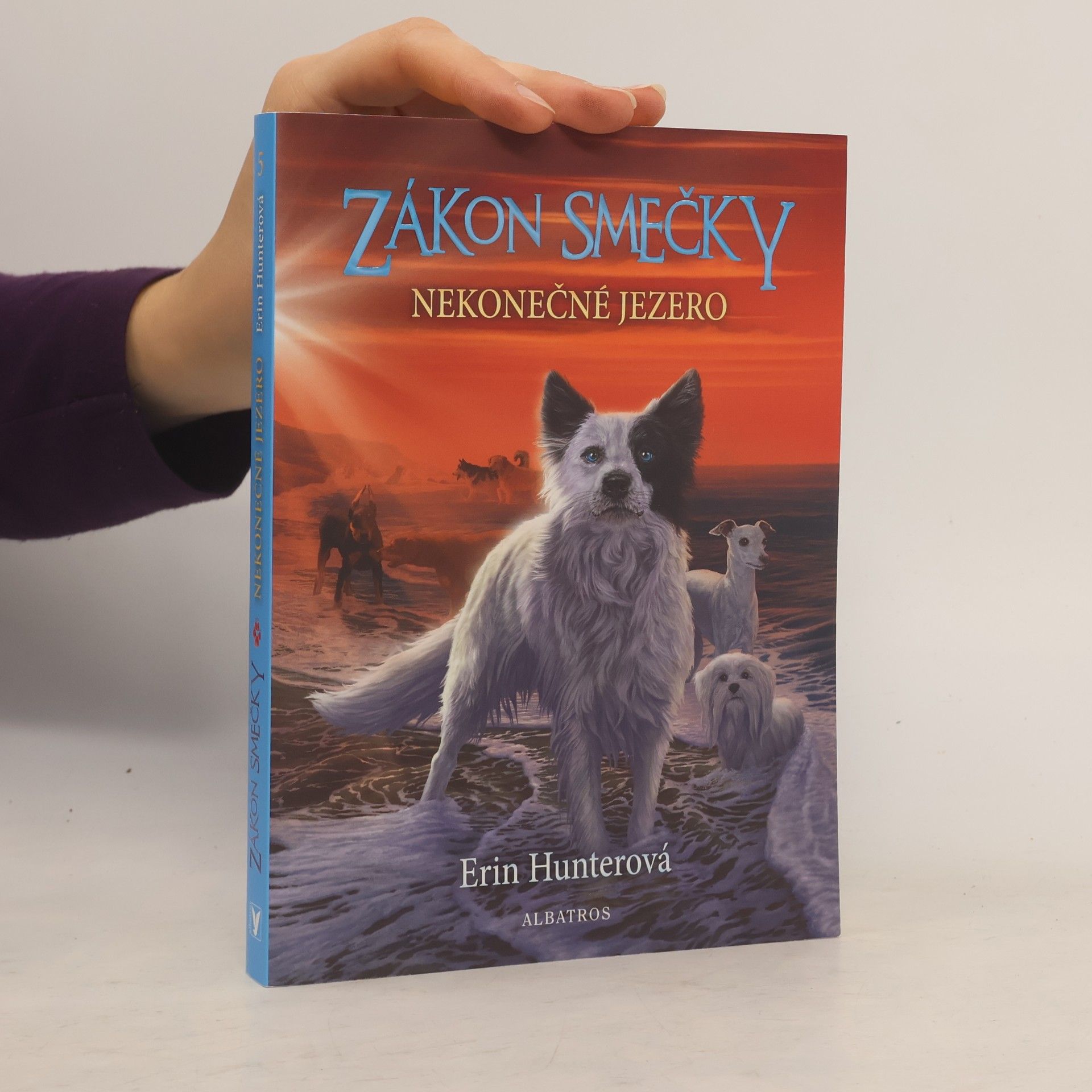 Erin Hunter Nekonečné jezero. Zákon smečky
