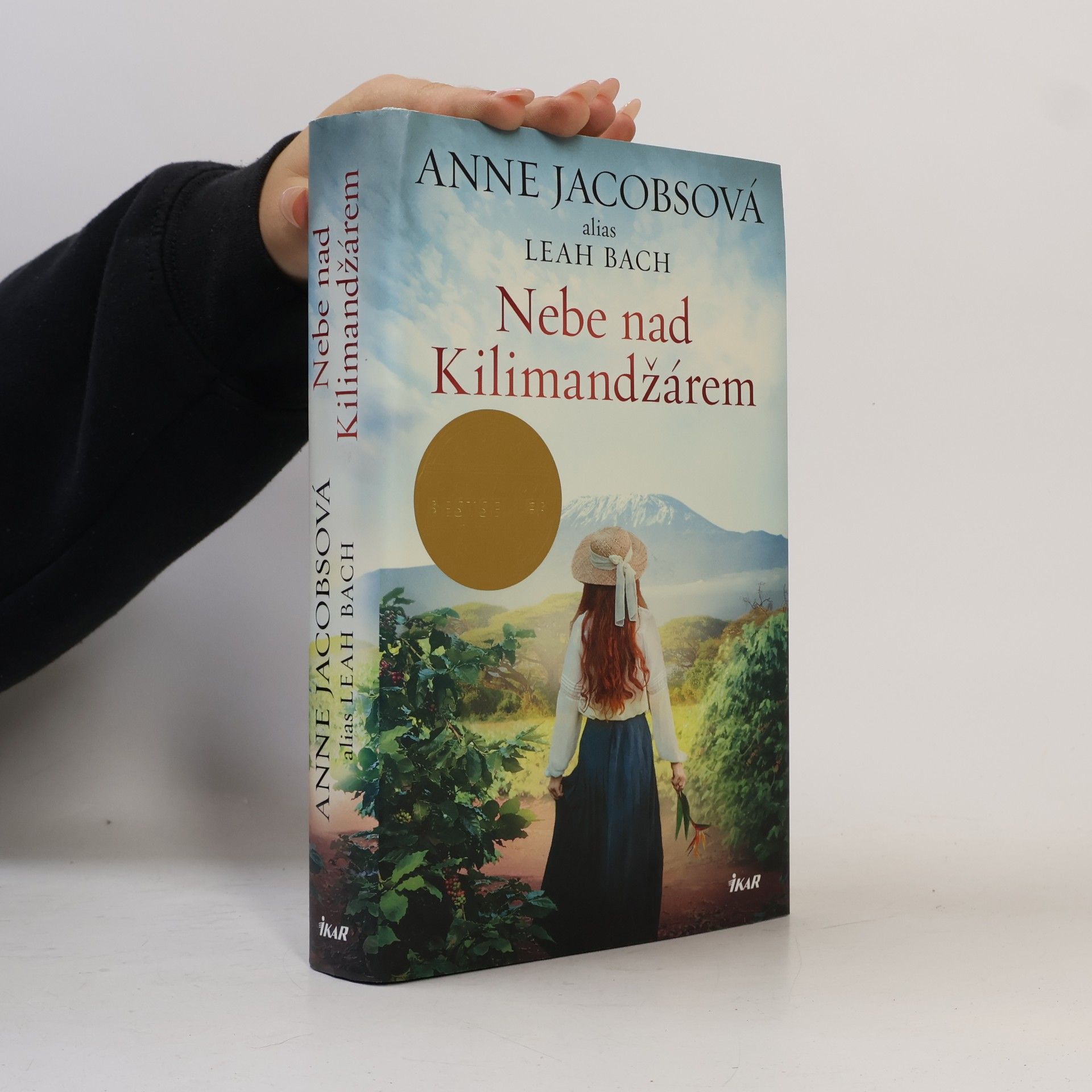Anne Jacobs Nebe nad Kilimandžárem