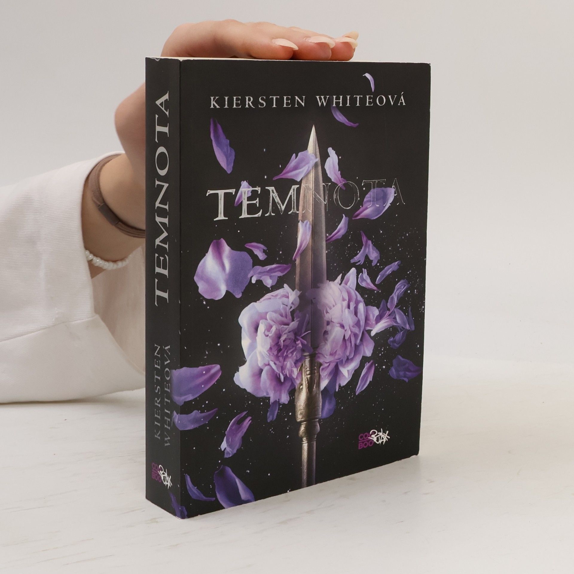Kiersten White Temnota: Dobyvatelská sága 1