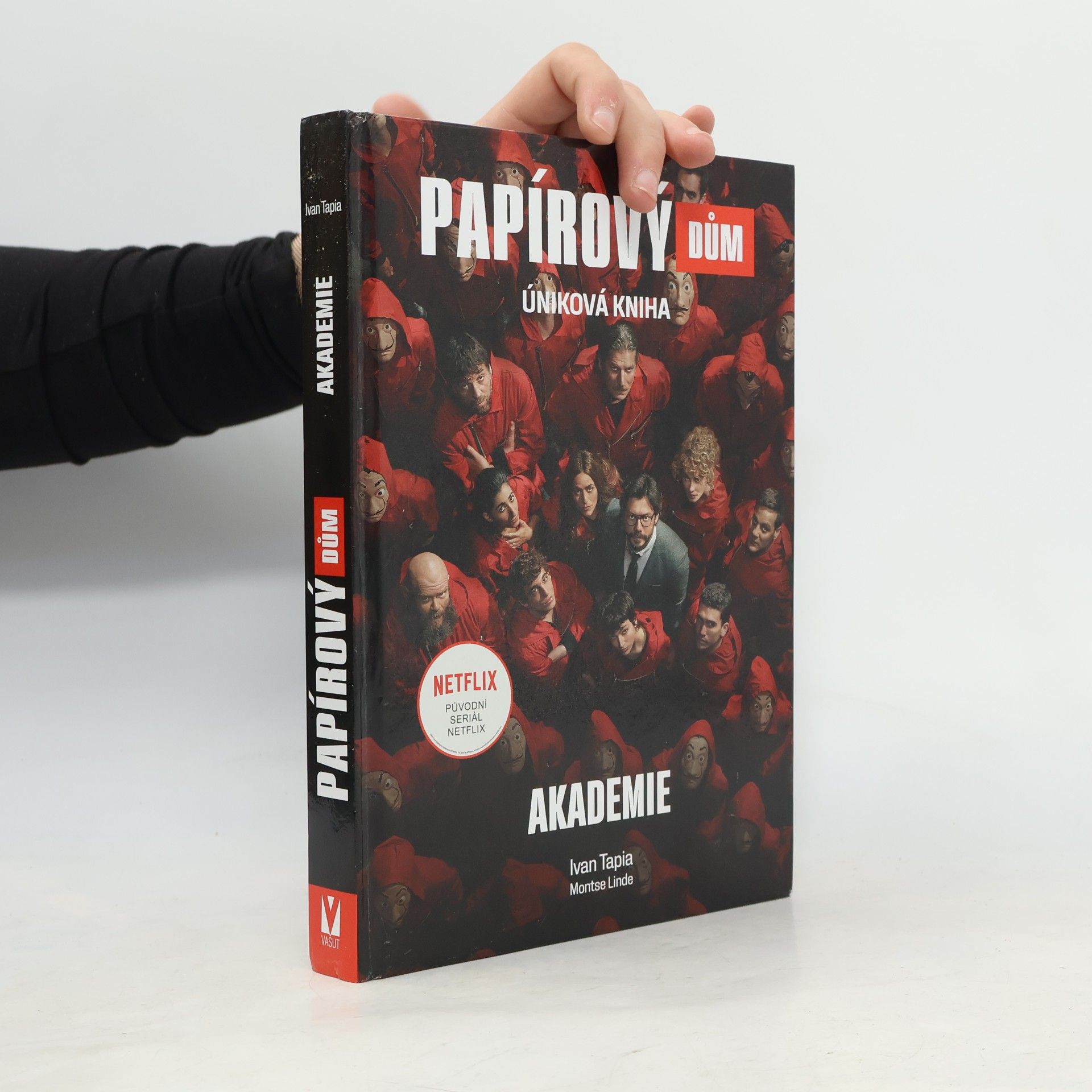 Montse Linde Papírový dům: úniková kniha - Akademie