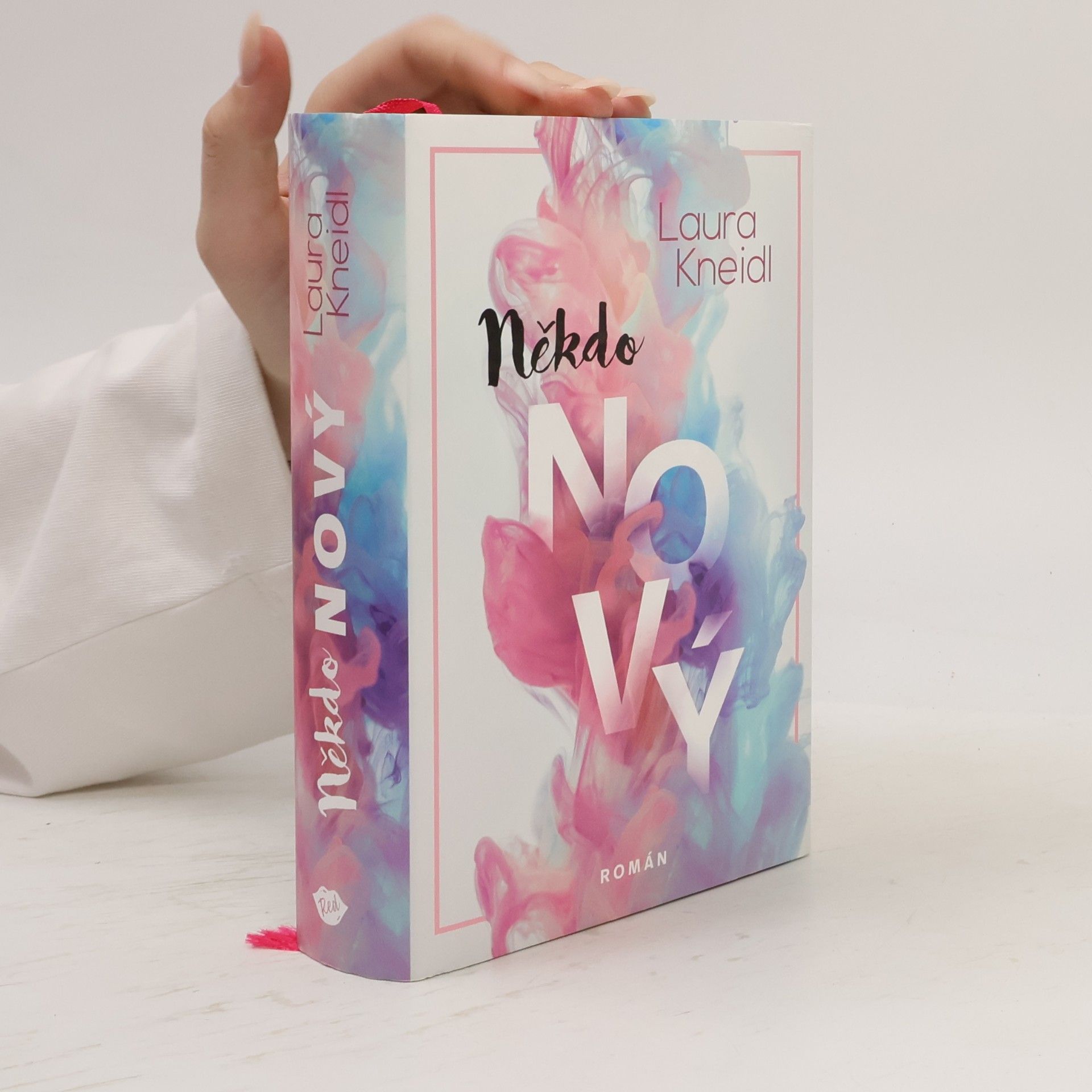 Laura Kneidl Někdo nový