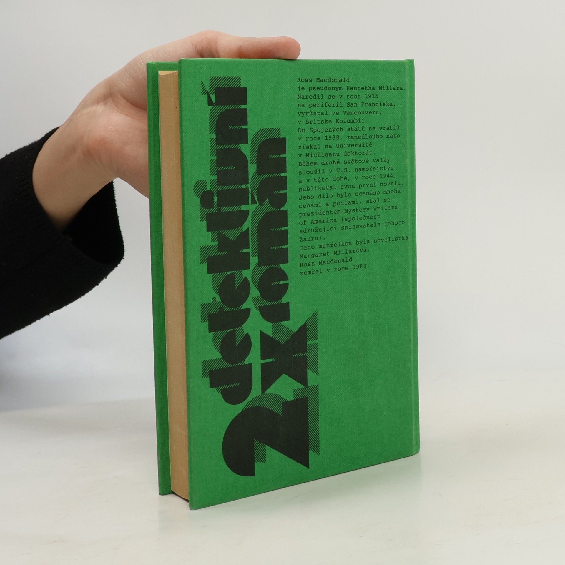 Ross Macdonald Šípková Růženka. Bíle pruhovaný pohřební vůz