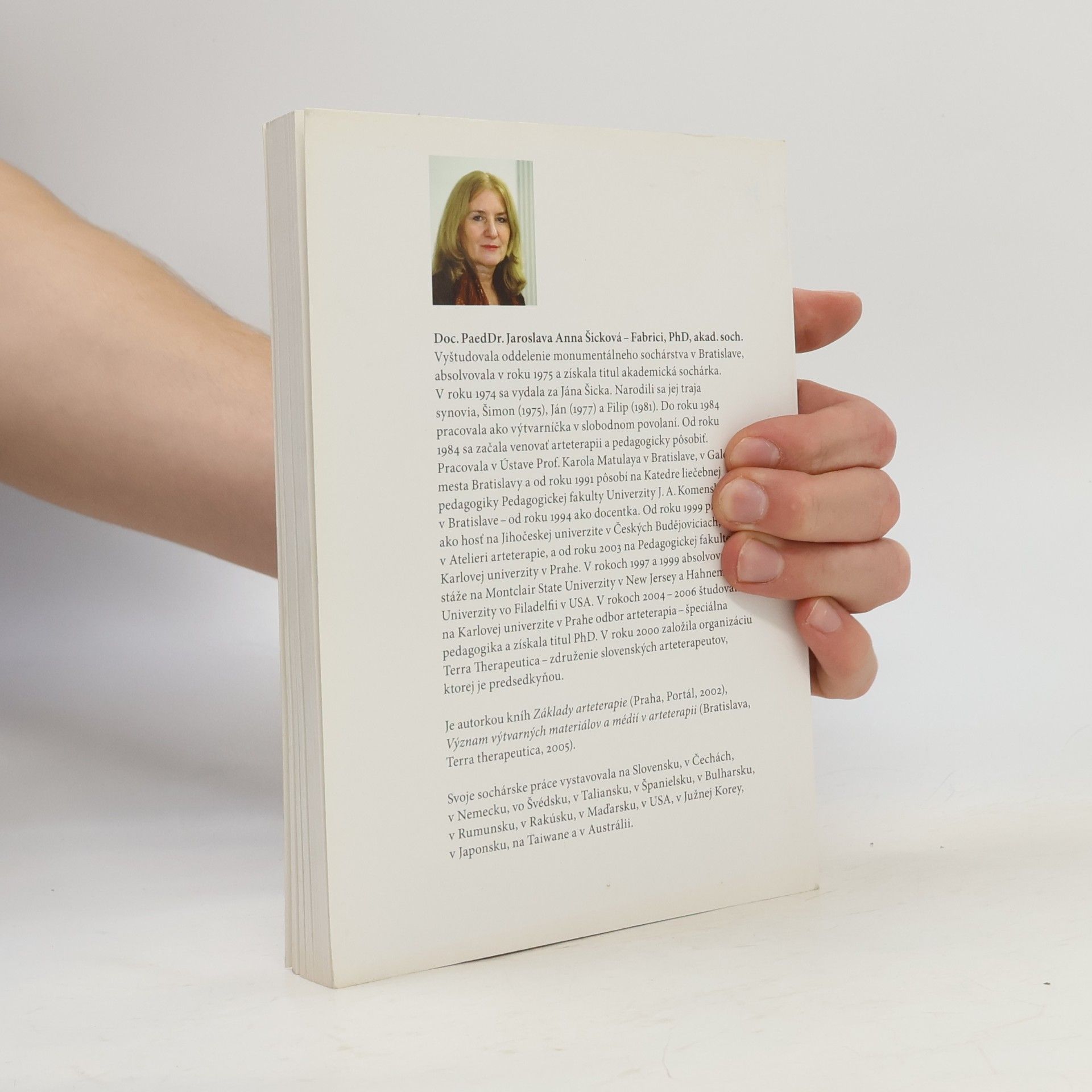 Jaroslava Šicková-Fabrici Arteterapia - úžitkové umenie?
