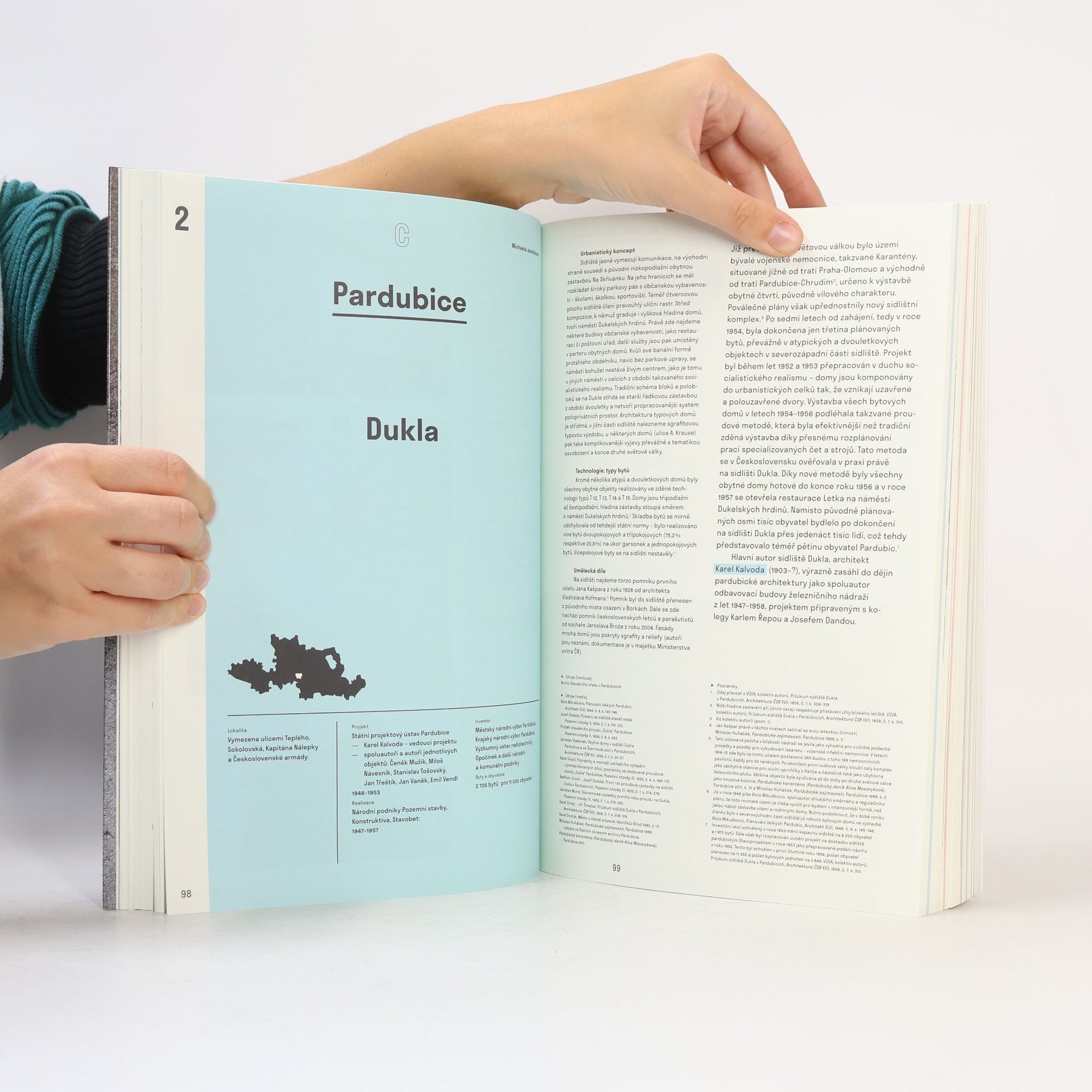 Karolína Jirkalová Paneláci. 1, Padesát sídlišť v českých zemích : kritický katalog k cyklu výstav Příběh paneláku